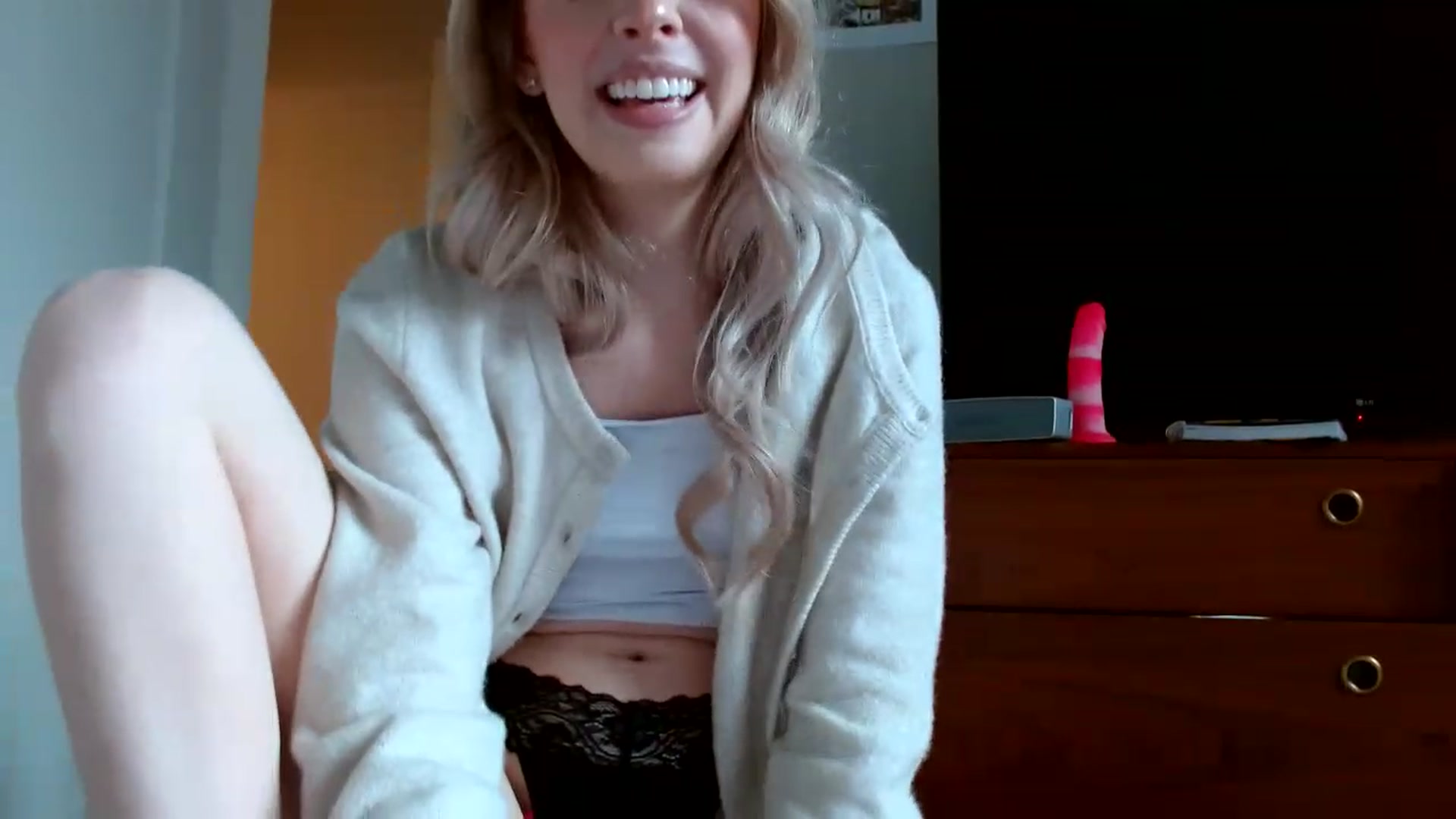 Gallery image thumbnail from Vegansoda's myfreecams stream on, 01/06/2023, 21:48 image 9 of 20