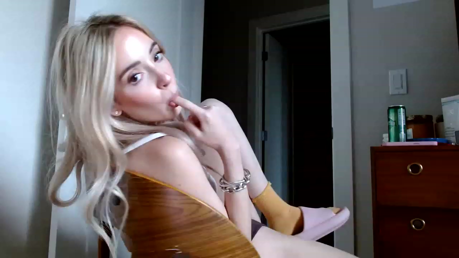 Gallery image thumbnail from Vegansoda's myfreecams stream on, 01/07/2023, 22:57 image 3 of 20