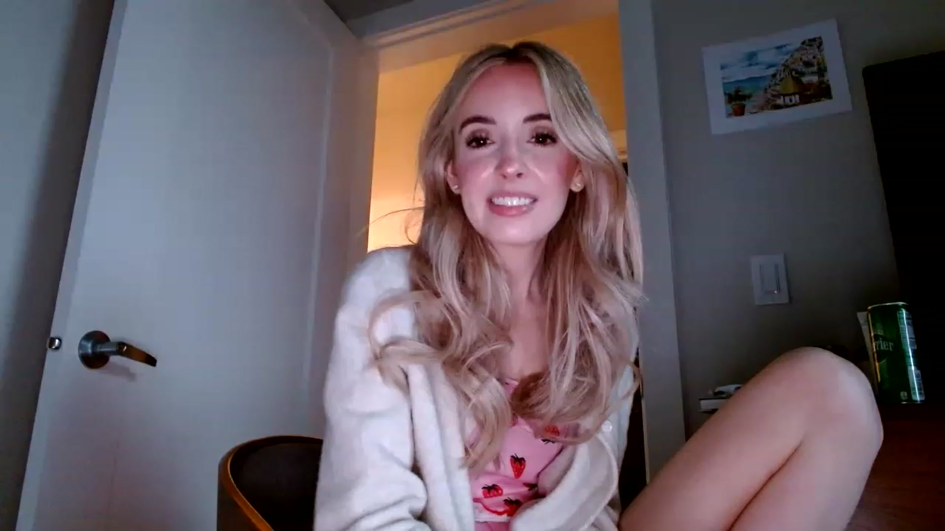 Gallery image thumbnail from Vegansoda's myfreecams stream on, 01/10/2023, 24:29 image 1 of 20
