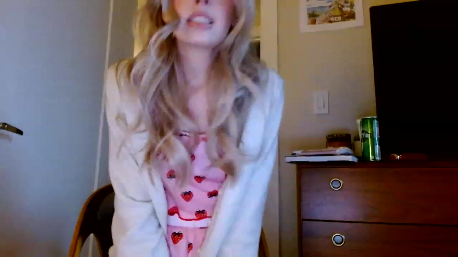 Gallery image thumbnail from Vegansoda's myfreecams stream on, 01/10/2023, 24:29 image 3 of 20