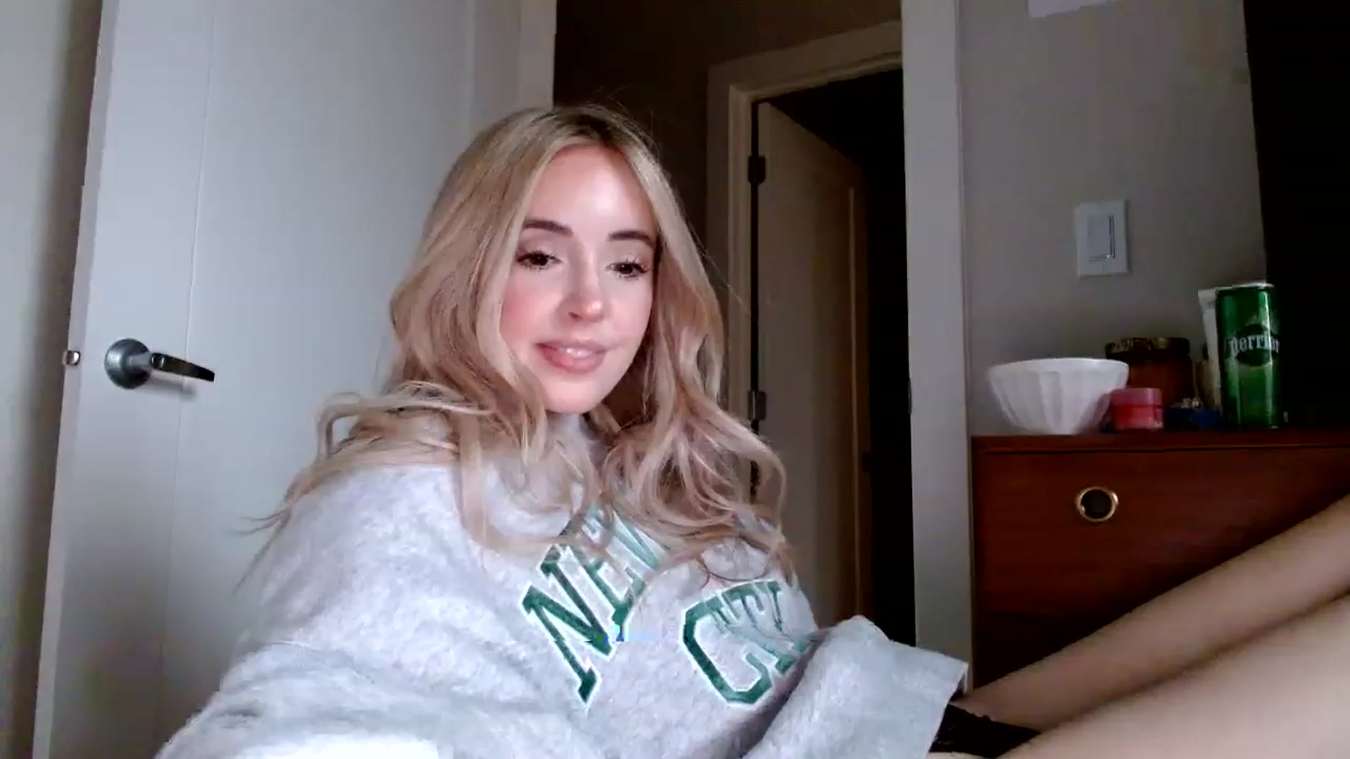 Gallery image thumbnail from Vegansoda's myfreecams stream on, 01/17/2023, 24:01 image 19 of 20