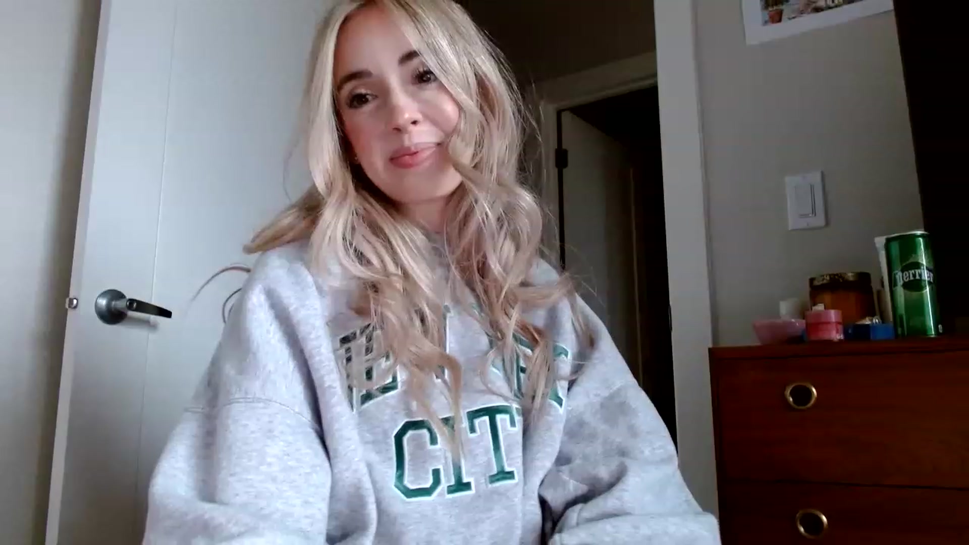 Gallery image thumbnail from Vegansoda's myfreecams stream on, 01/17/2023, 24:01 image 7 of 20