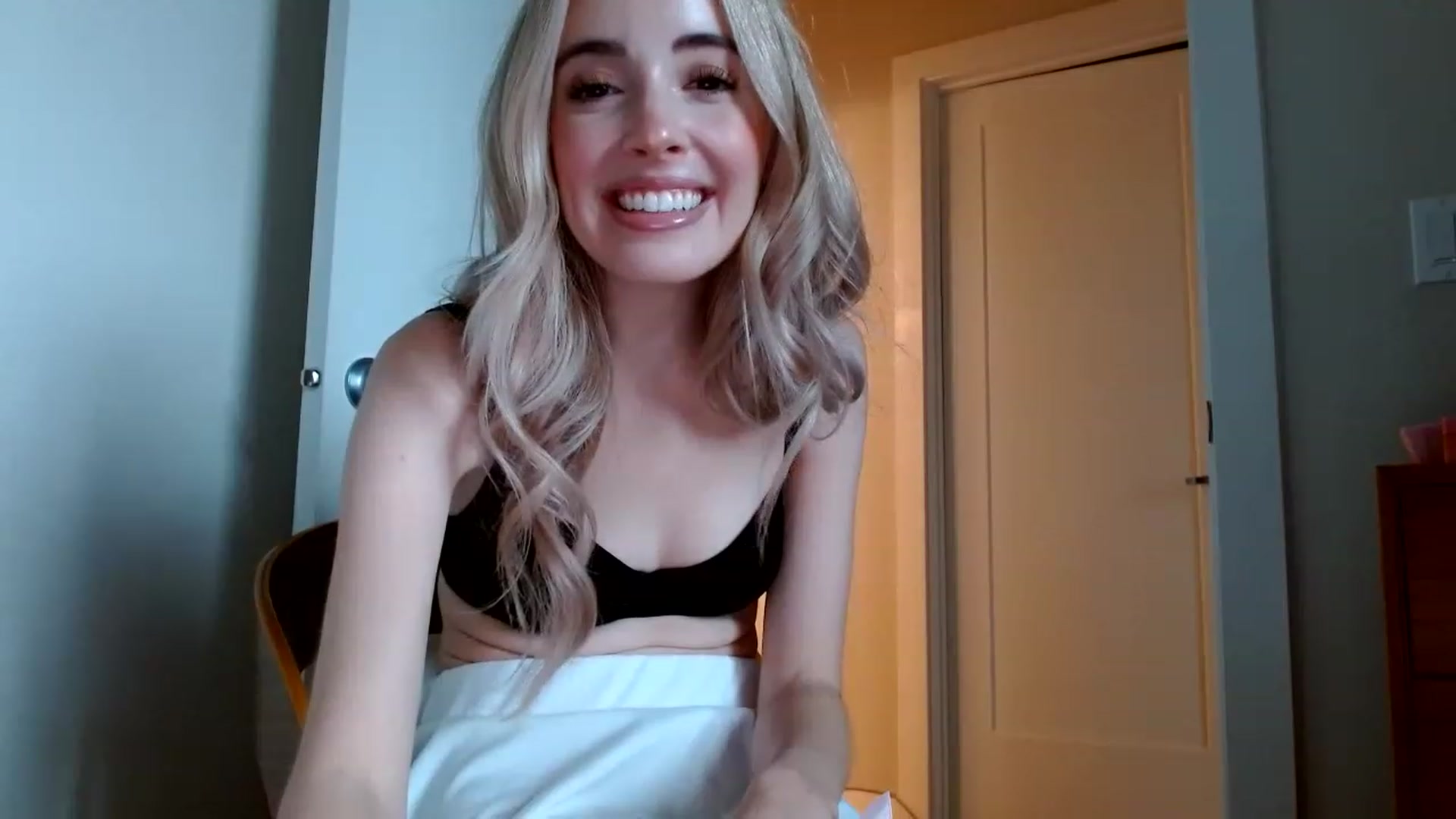 Gallery image thumbnail from Vegansoda's myfreecams stream on, 01/18/2023, 23:35 image 11 of 20