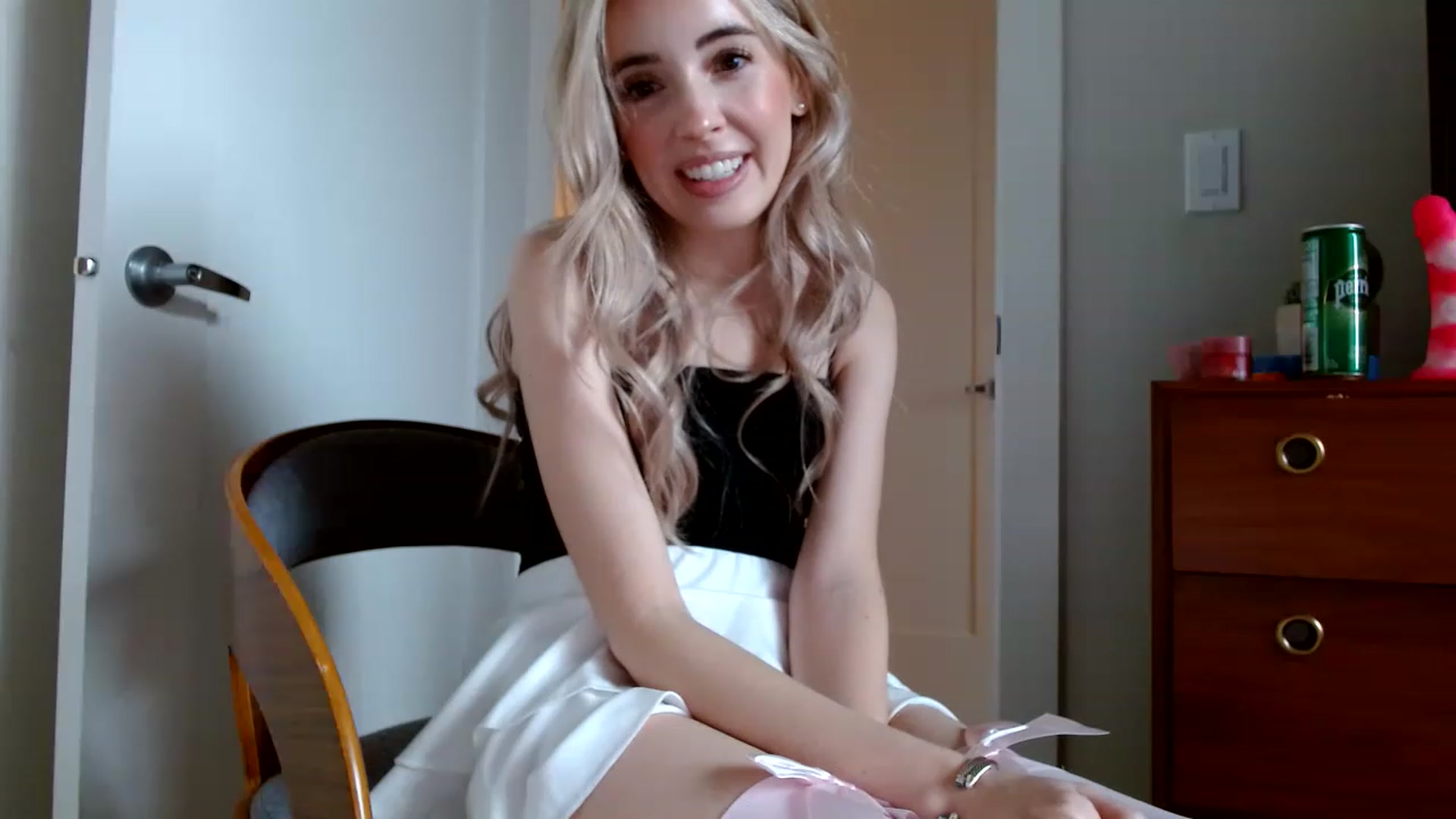 Gallery image thumbnail from Vegansoda's myfreecams stream on, 01/18/2023, 23:35 image 5 of 20