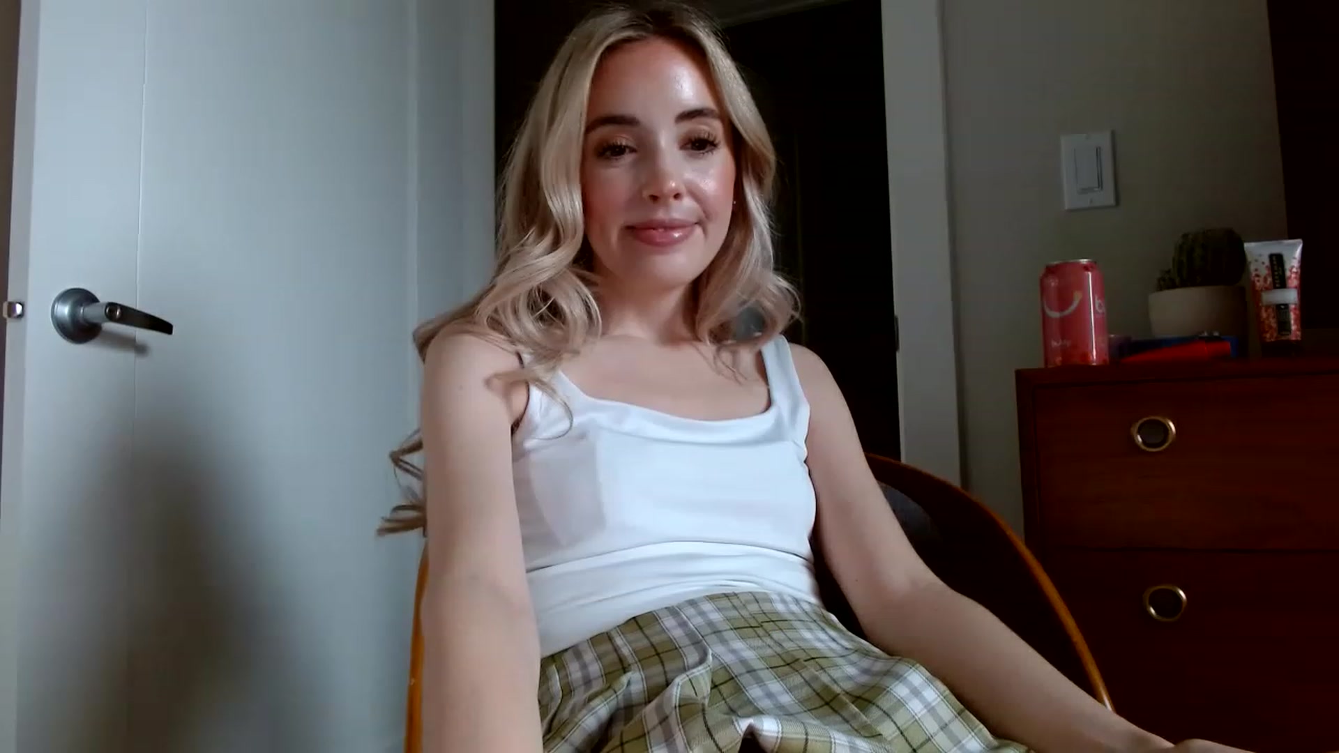 Gallery image thumbnail from Vegansoda's myfreecams stream on, 01/27/2023, 21:07 image 7 of 20