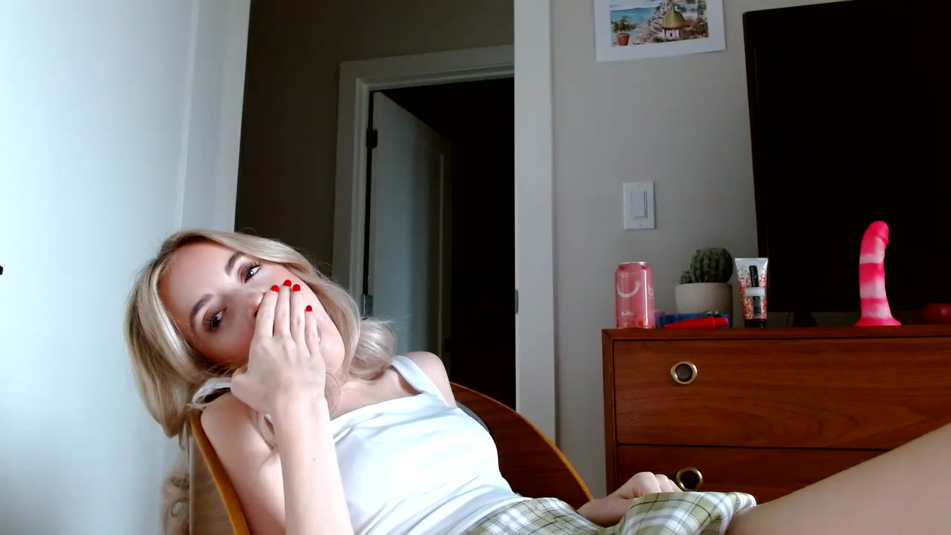 Gallery image thumbnail from Vegansoda's myfreecams stream on, 01/27/2023, 21:07 image 9 of 20
