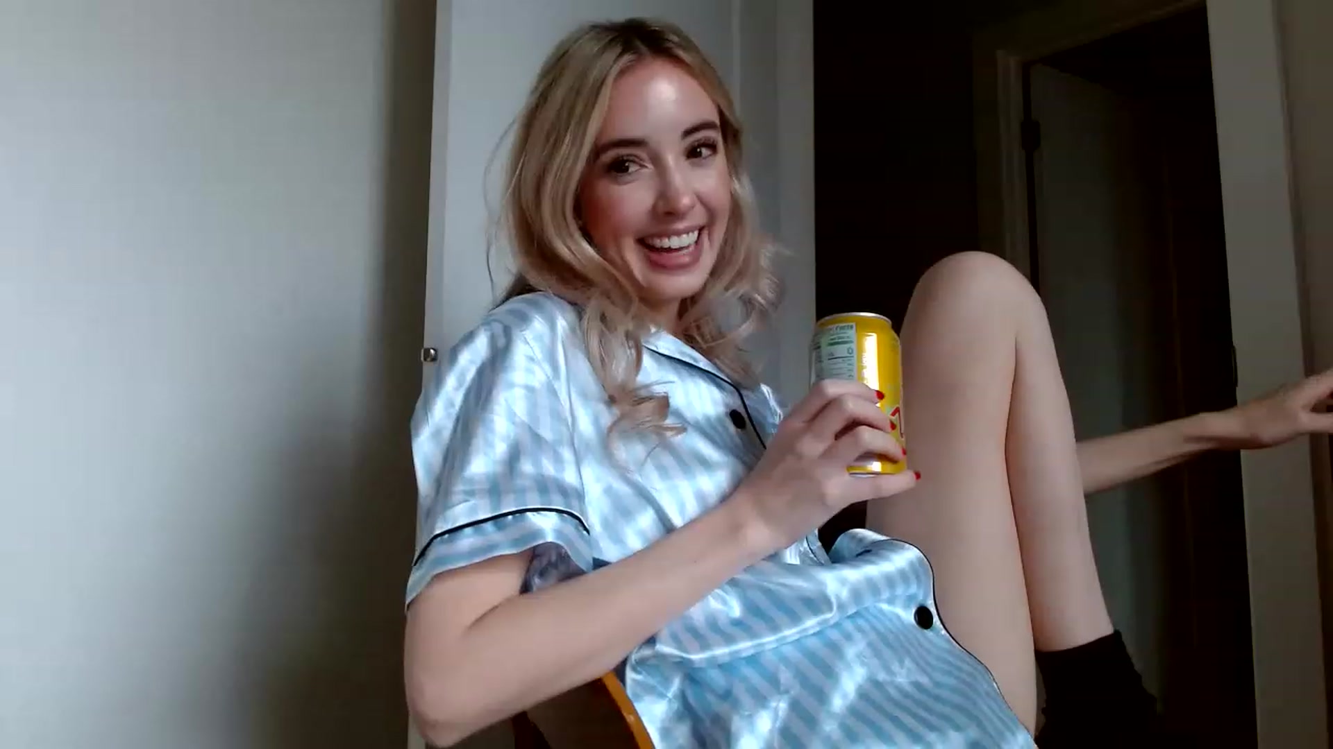 Gallery image thumbnail from Vegansoda's myfreecams stream on, 02/03/2023, 21:38 image 15 of 20
