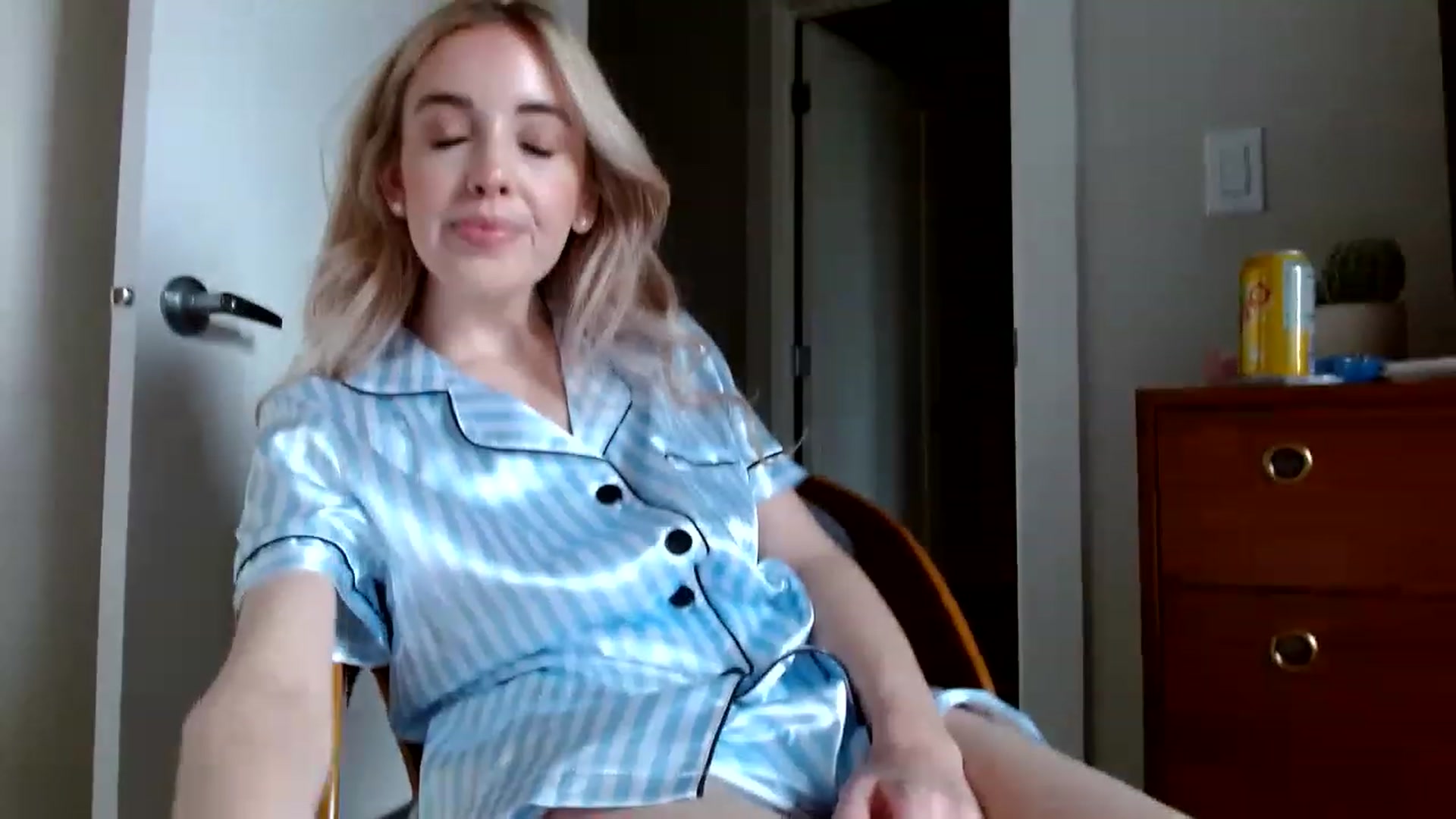 Gallery image thumbnail from Vegansoda's myfreecams stream on, 02/03/2023, 21:38 image 20 of 20