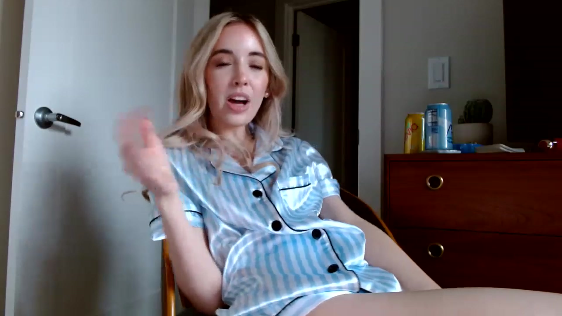 Gallery image thumbnail from Vegansoda's myfreecams stream on, 02/03/2023, 23:35 image 3 of 20