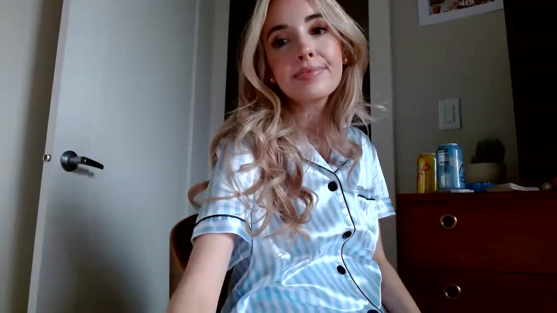 Gallery image thumbnail from Vegansoda's myfreecams stream on, 02/03/2023, 23:35 image 6 of 20