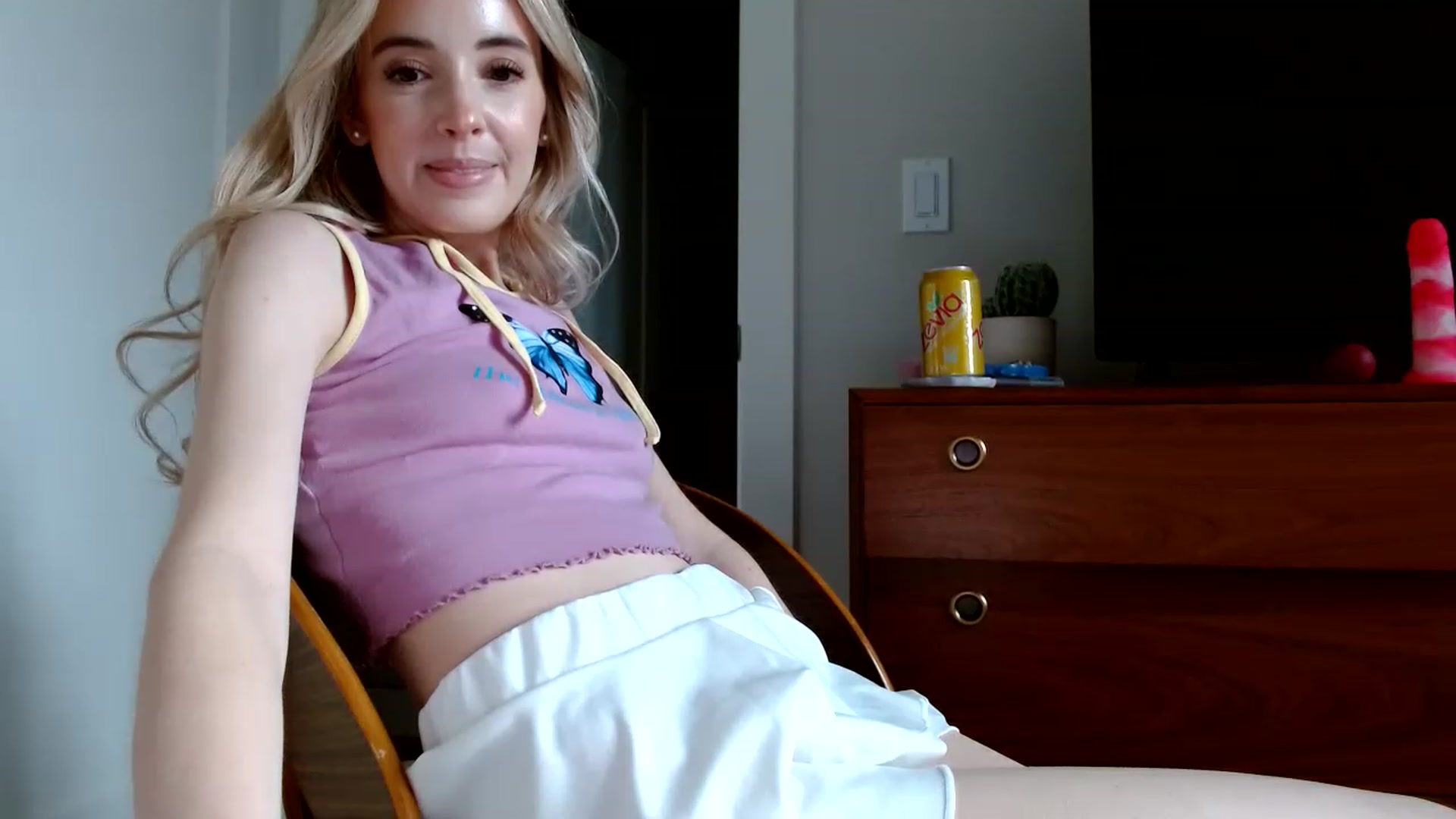 Gallery image thumbnail from Vegansoda's myfreecams stream on, 02/05/2023, 23:42 image 6 of 20
