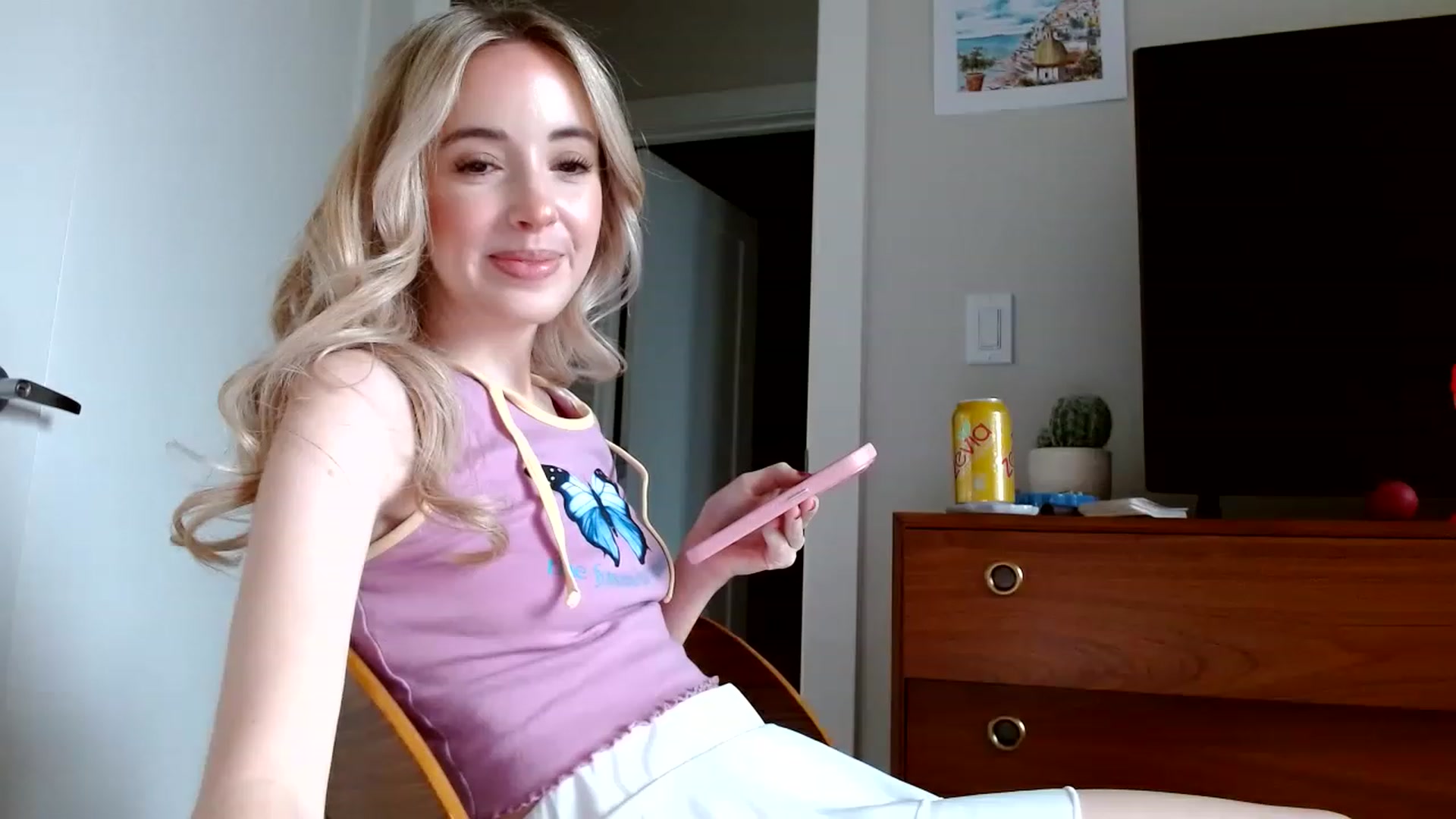 Gallery image thumbnail from Vegansoda's myfreecams stream on, 02/05/2023, 23:42 image 1 of 20