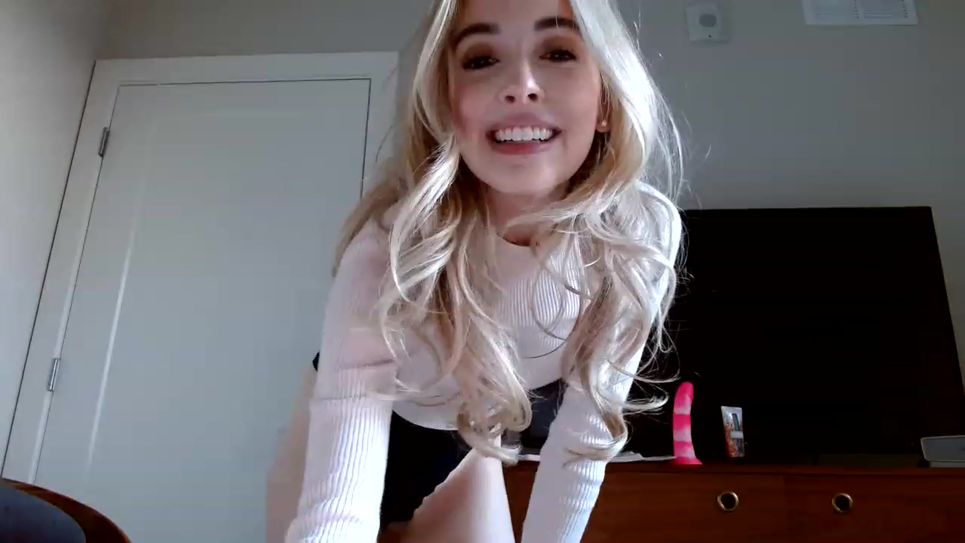 Gallery image thumbnail from Vegansoda's myfreecams stream on, 02/06/2023, 23:26 image 16 of 20