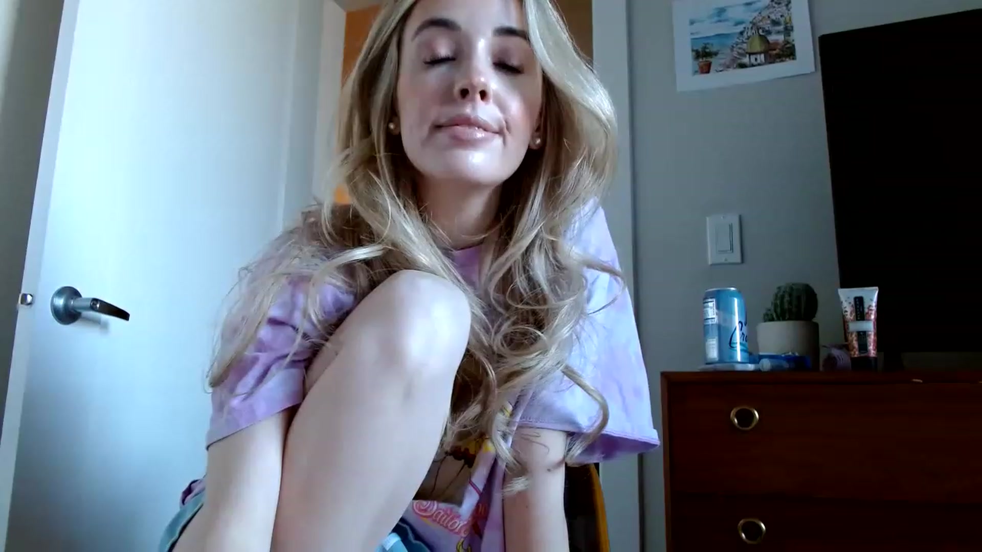 Gallery image thumbnail from Vegansoda's myfreecams stream on, 02/10/2023, 23:04 image 6 of 20