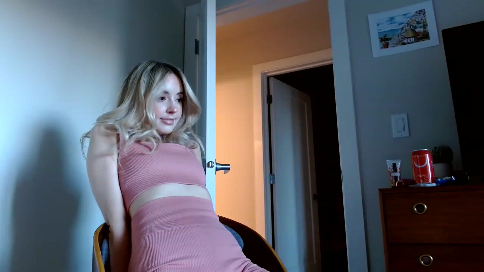 Gallery image thumbnail from Vegansoda's myfreecams stream on, 02/15/2023, 23:26 image 19 of 20
