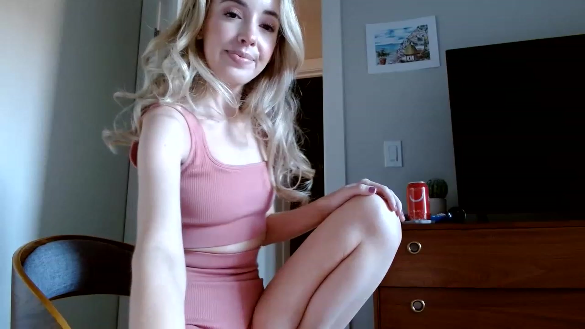 Gallery image thumbnail from Vegansoda's myfreecams stream on, 02/15/2023, 23:26 image 15 of 20