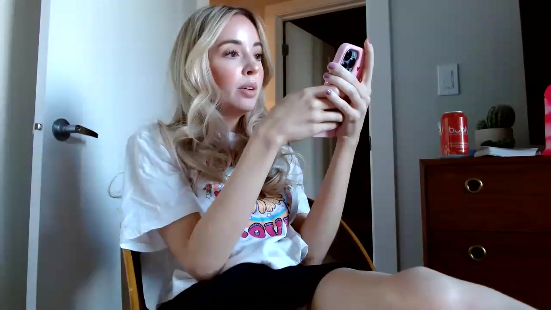 Gallery image thumbnail from Vegansoda's myfreecams stream on, 02/18/2023, 19:44 image 20 of 20