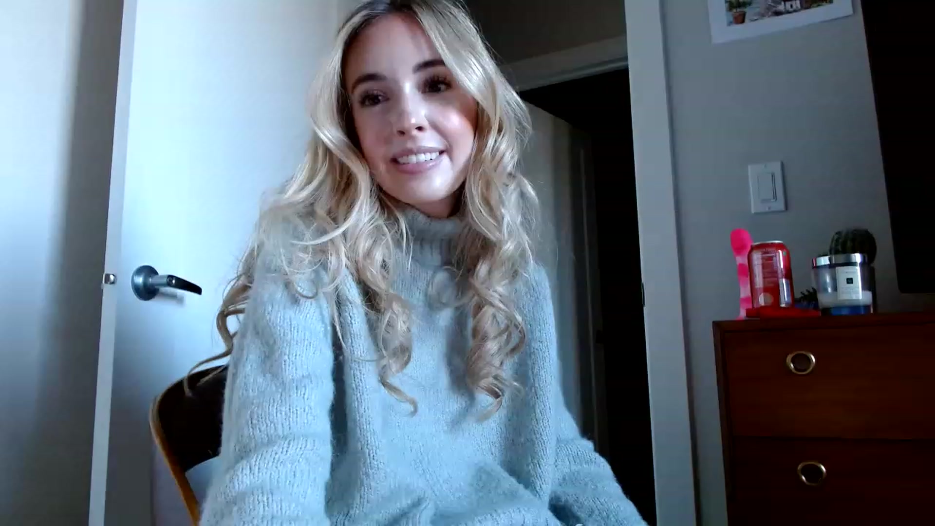 Gallery image thumbnail from Vegansoda's myfreecams stream on, 02/19/2023, 23:11 image 4 of 20