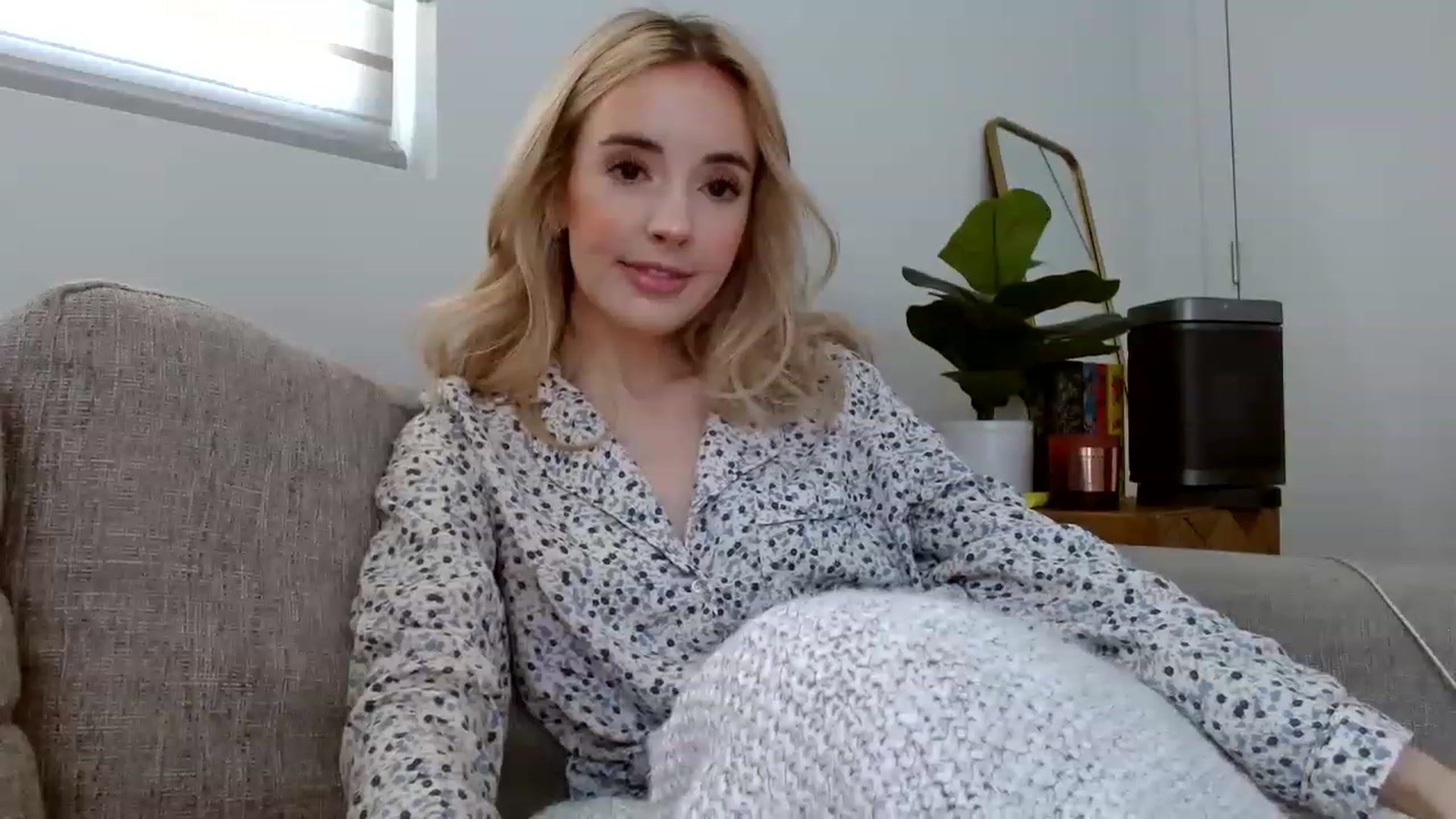 Gallery image thumbnail from Vegansoda's myfreecams stream on, 04/08/2023, 20:16 image 5 of 20