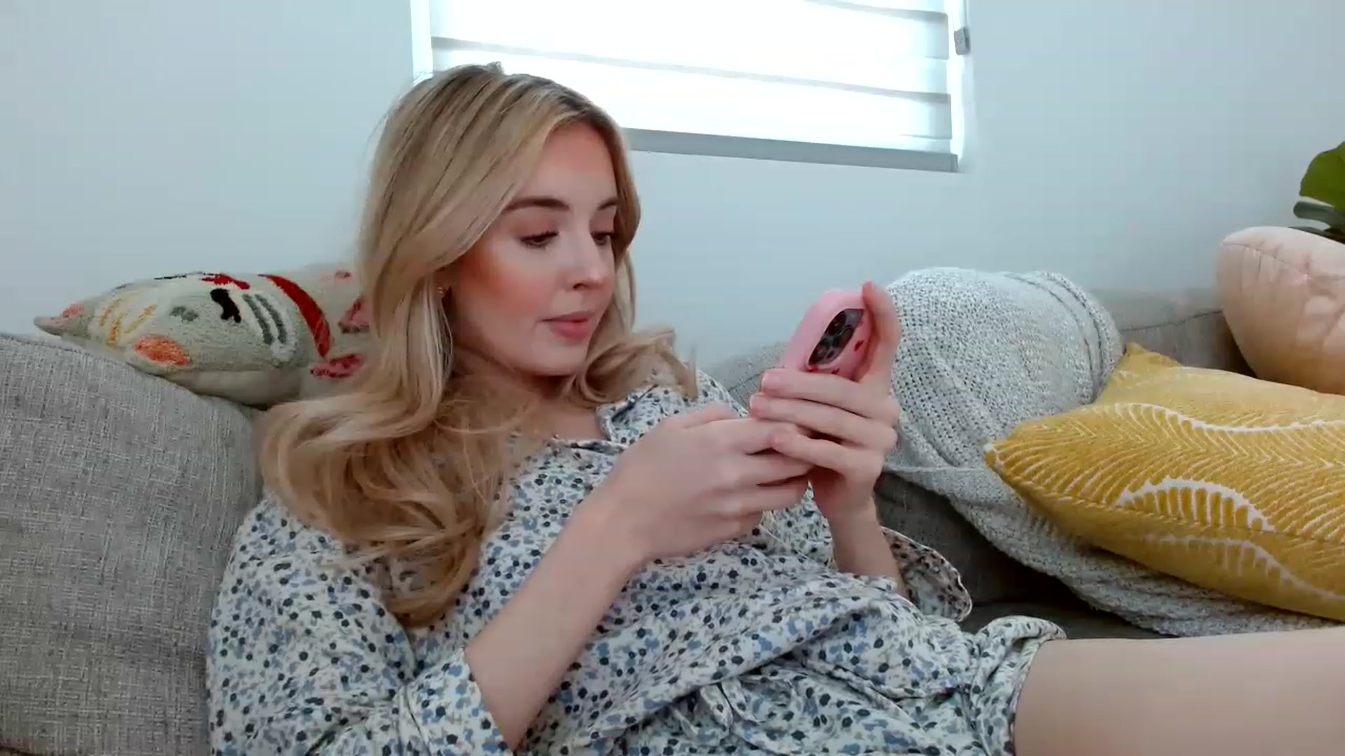Gallery image thumbnail from Vegansoda's myfreecams stream on, 04/12/2023, 21:22 image 19 of 20