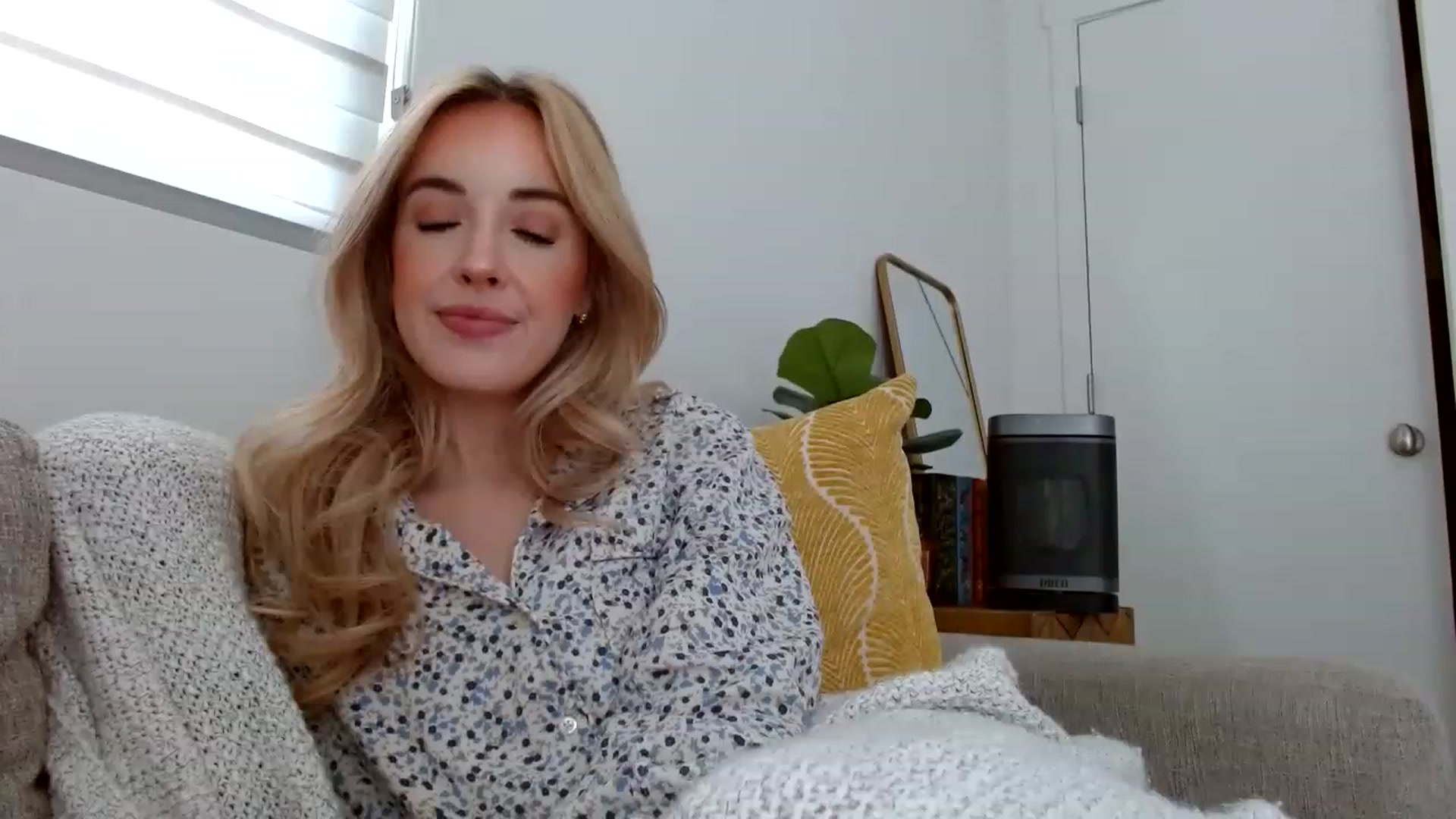 Gallery image thumbnail from Vegansoda's myfreecams stream on, 04/12/2023, 21:22 image 4 of 20
