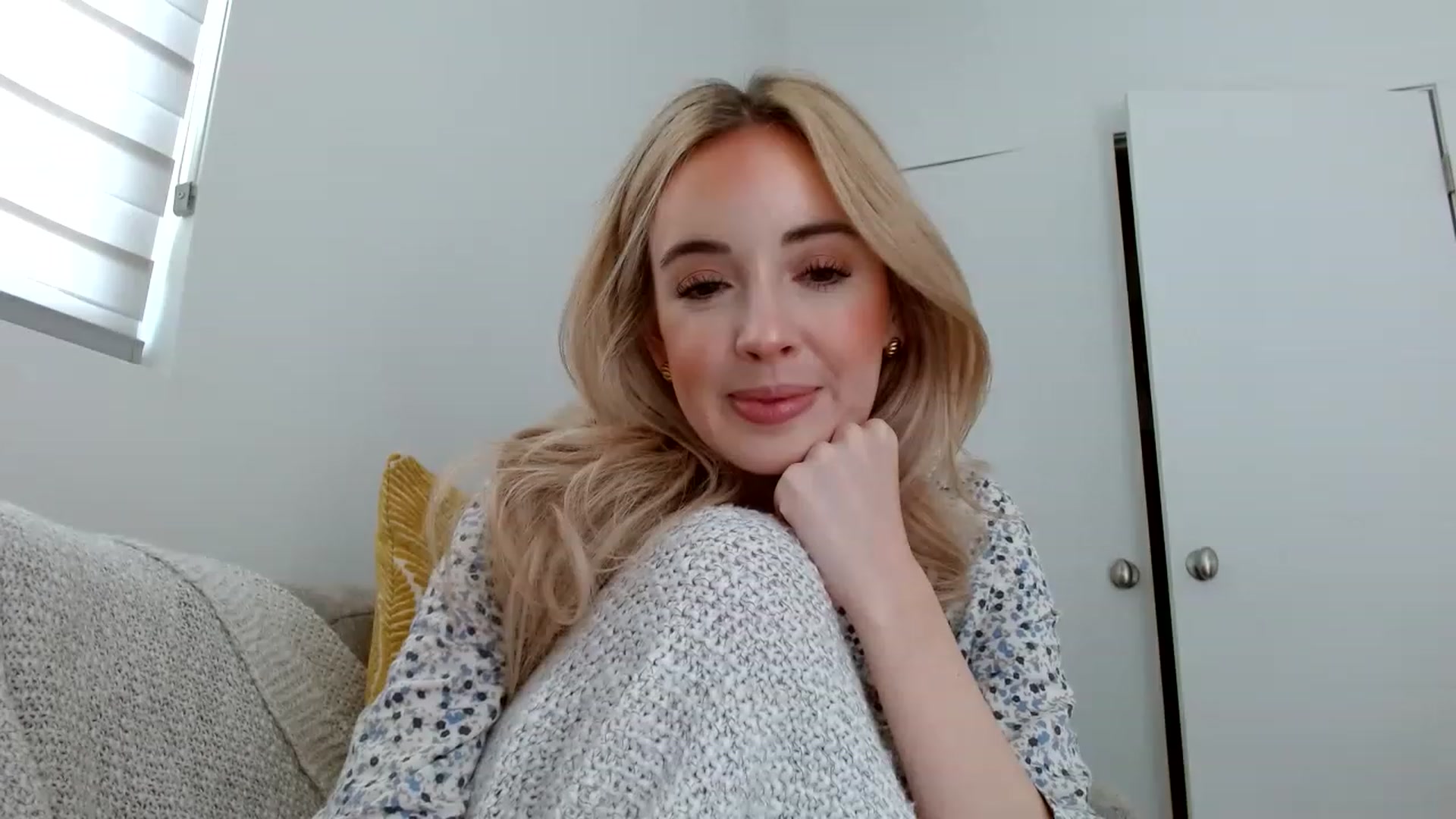 Gallery image thumbnail from Vegansoda's myfreecams stream on, 04/12/2023, 21:22 image 8 of 20