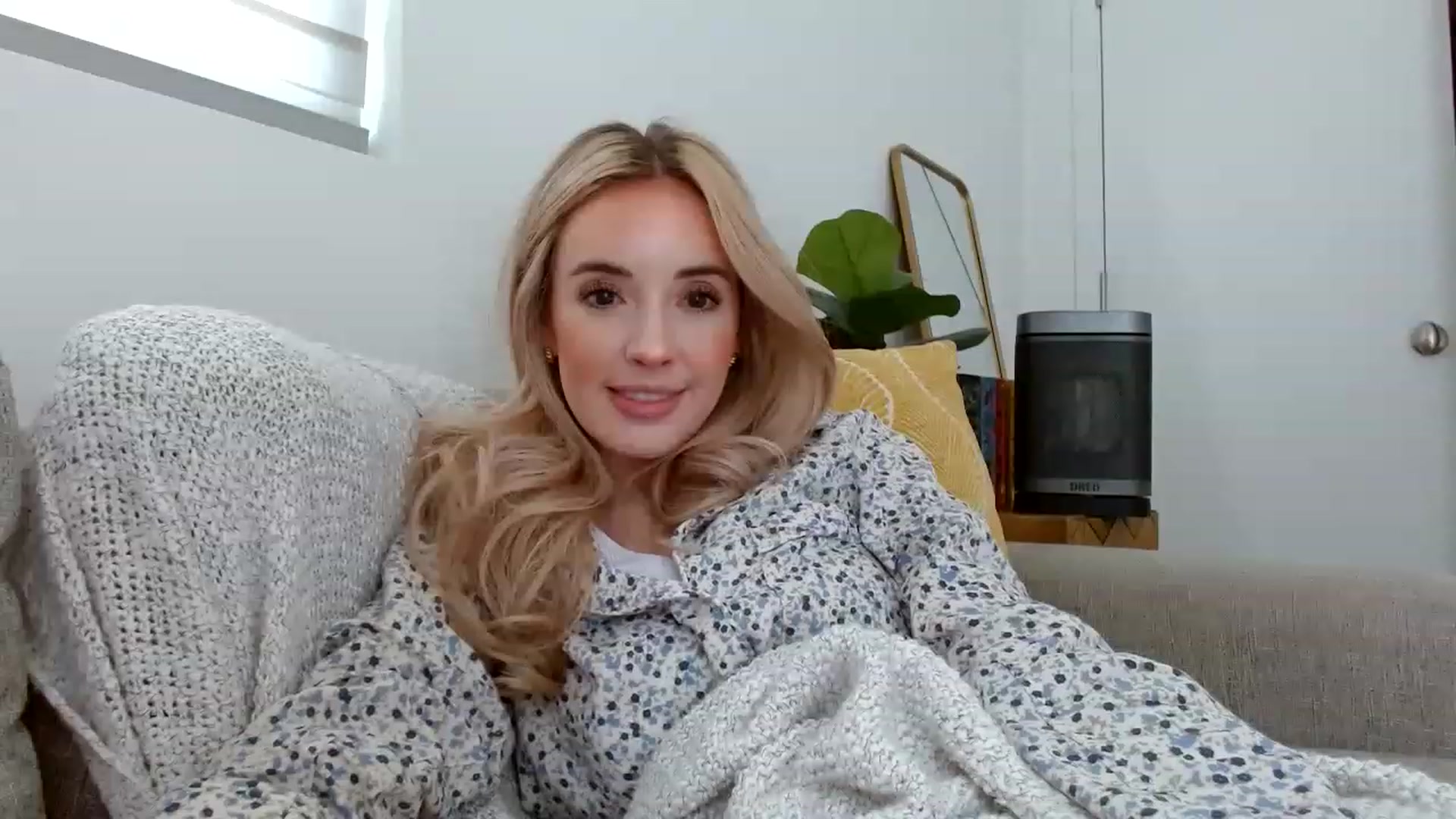 Gallery image thumbnail from Vegansoda's myfreecams stream on, 04/12/2023, 21:22 image 11 of 20