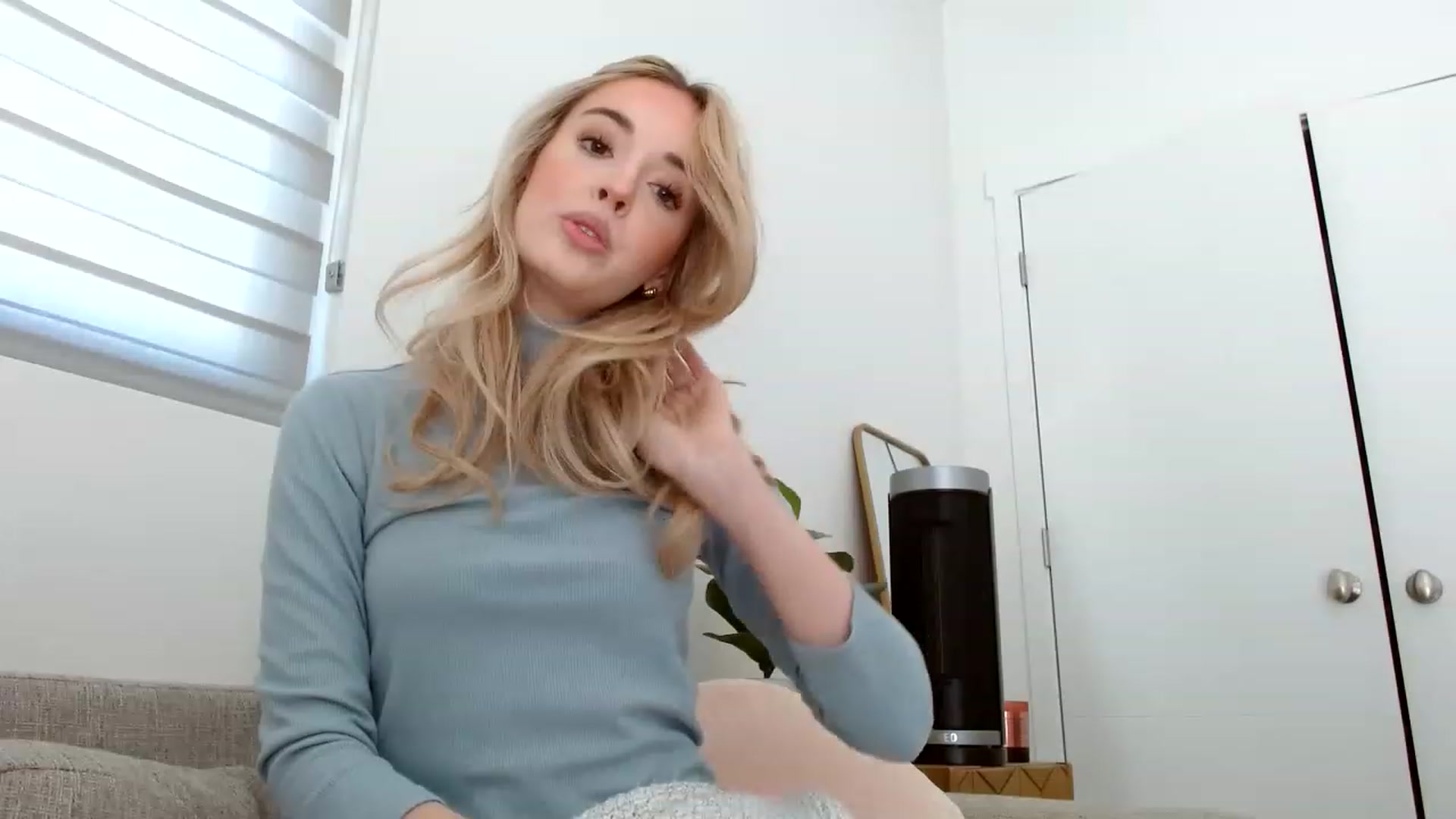 Gallery image thumbnail from Vegansoda's myfreecams stream on, 04/16/2023, 20:32 image 4 of 20