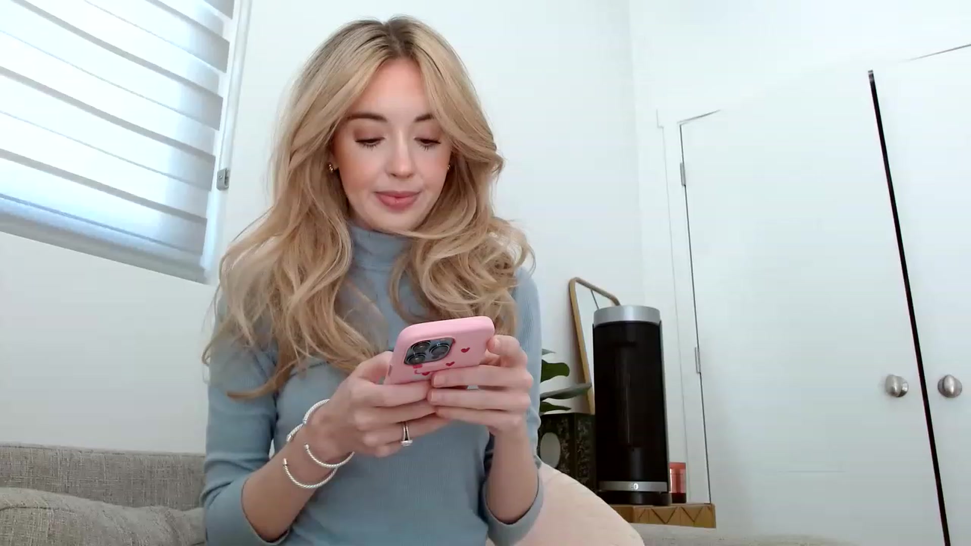 Gallery image thumbnail from Vegansoda's myfreecams stream on, 04/16/2023, 20:32 image 15 of 20