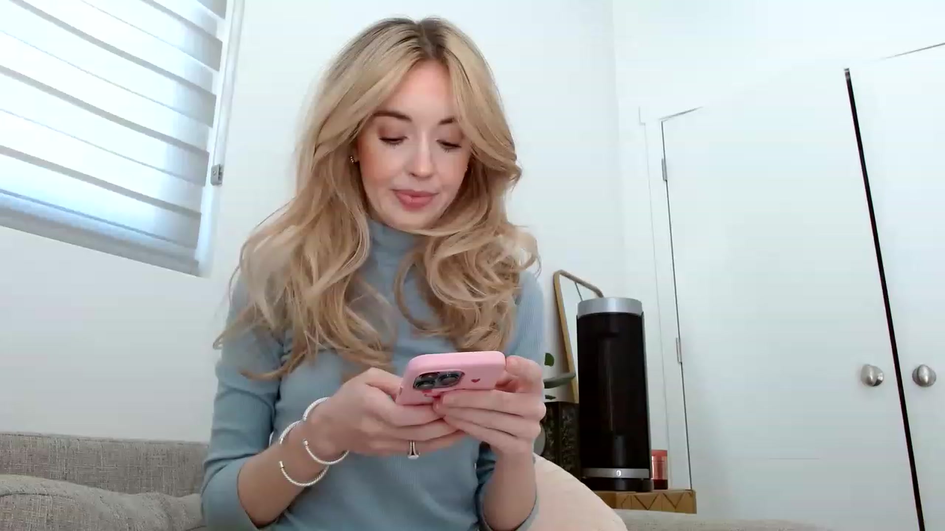 Gallery image thumbnail from Vegansoda's myfreecams stream on, 04/16/2023, 20:32 image 16 of 20