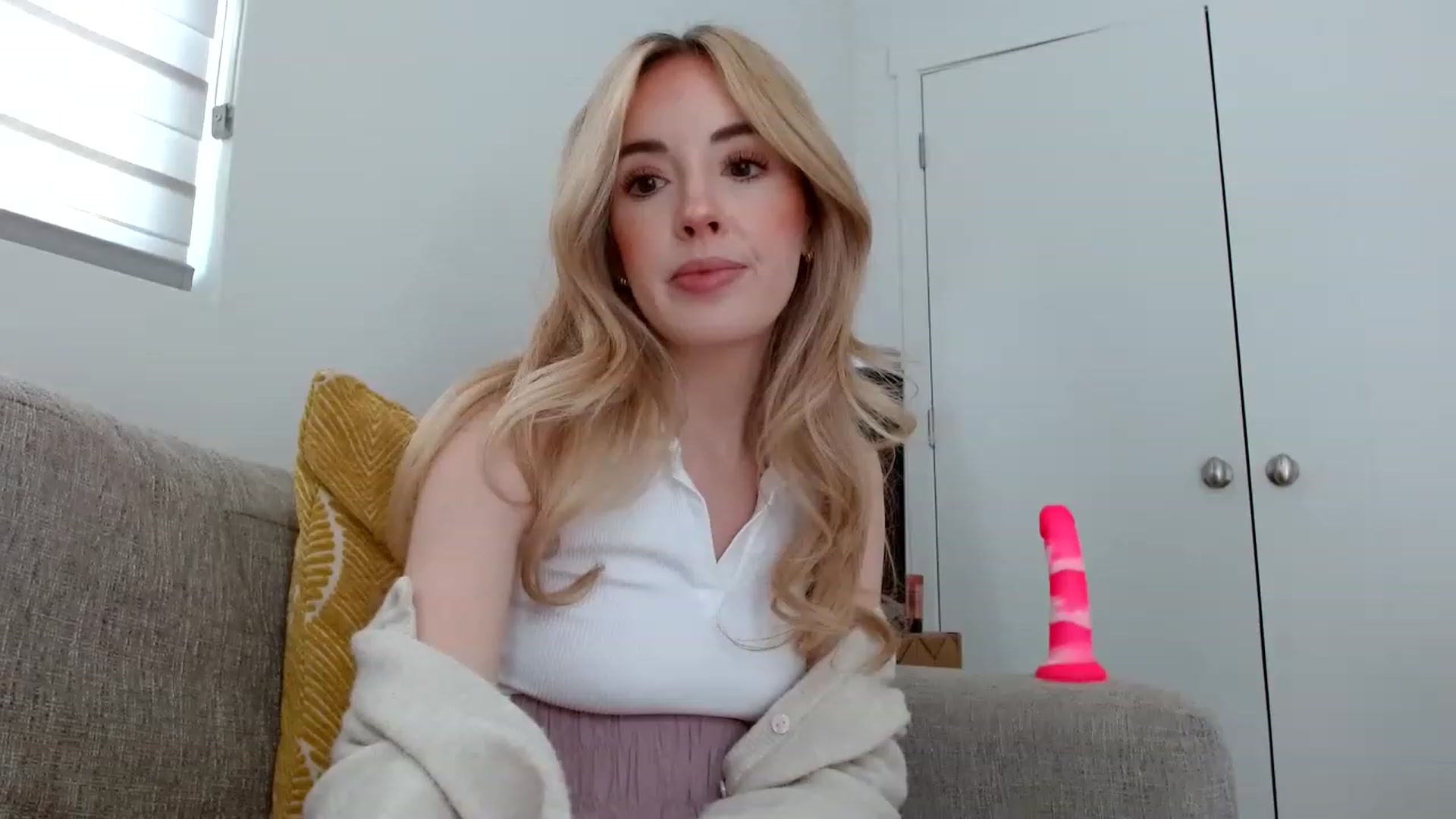 Gallery image thumbnail from Vegansoda's myfreecams stream on, 04/21/2023, 20:24 image 19 of 20