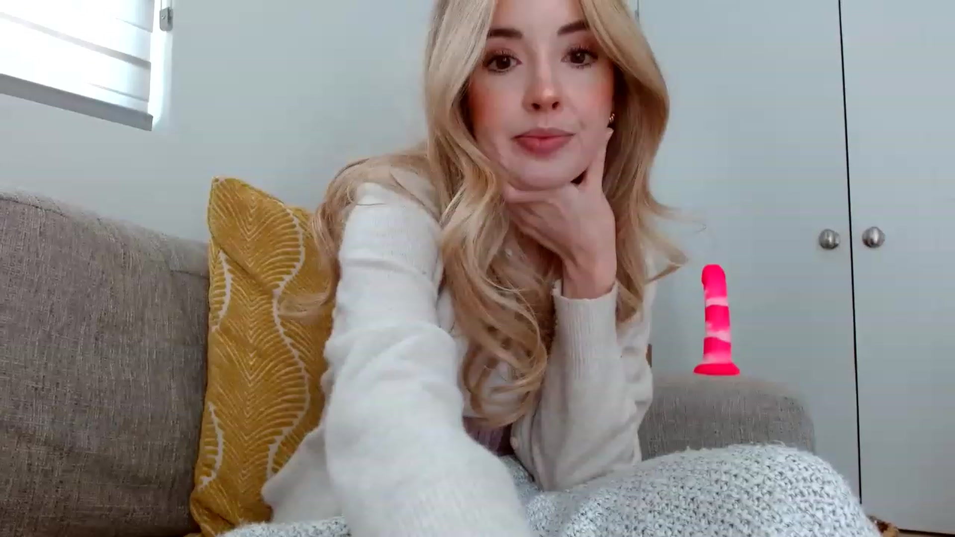 Gallery image thumbnail from Vegansoda's myfreecams stream on, 04/21/2023, 20:24 image 14 of 20