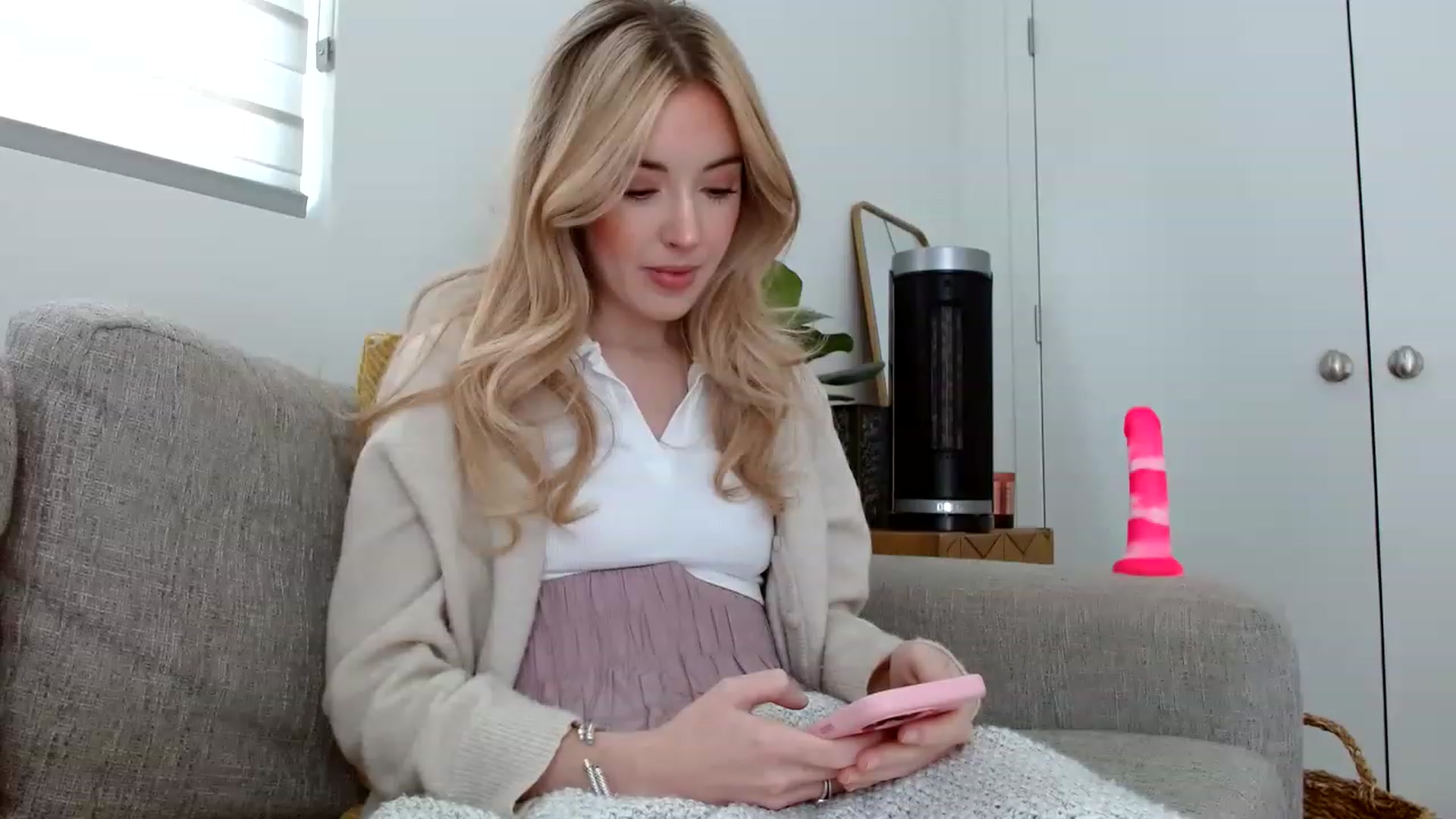 Gallery image thumbnail from Vegansoda's myfreecams stream on, 04/21/2023, 20:24 image 11 of 20
