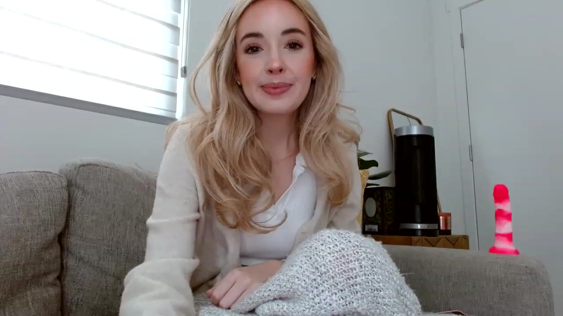 Gallery image thumbnail from Vegansoda's myfreecams stream on, 04/21/2023, 20:24 image 5 of 20