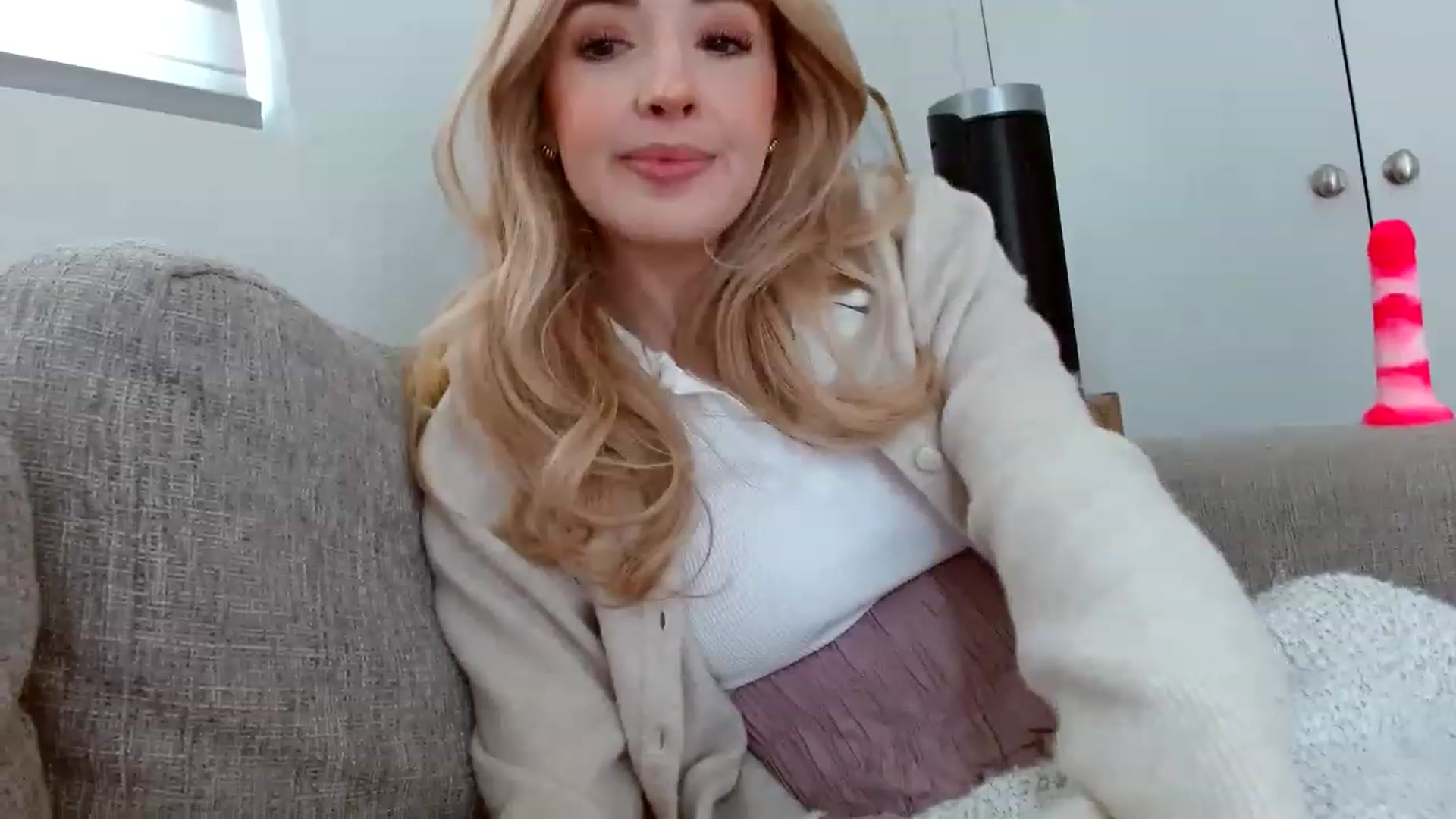 Gallery image thumbnail from Vegansoda's myfreecams stream on, 04/21/2023, 20:24 image 3 of 20