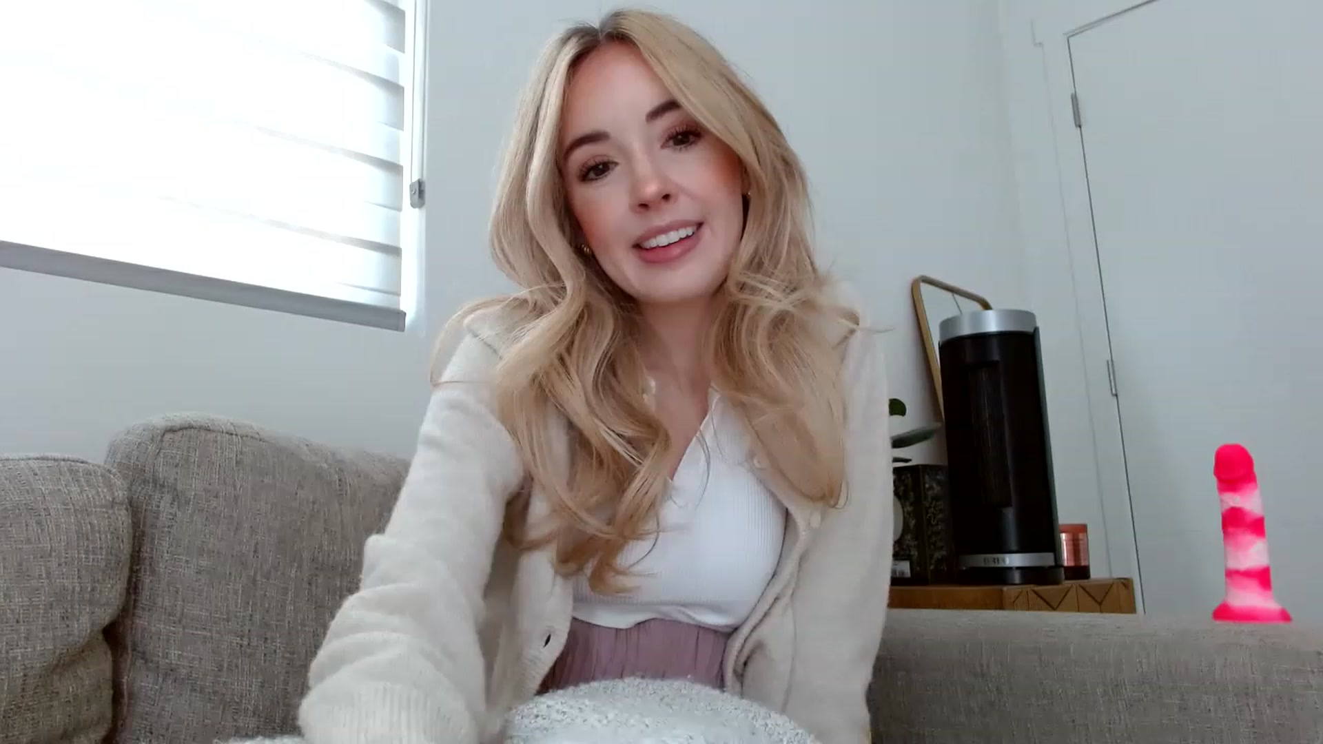 Gallery image thumbnail from Vegansoda's myfreecams stream on, 04/21/2023, 20:24 image 4 of 20