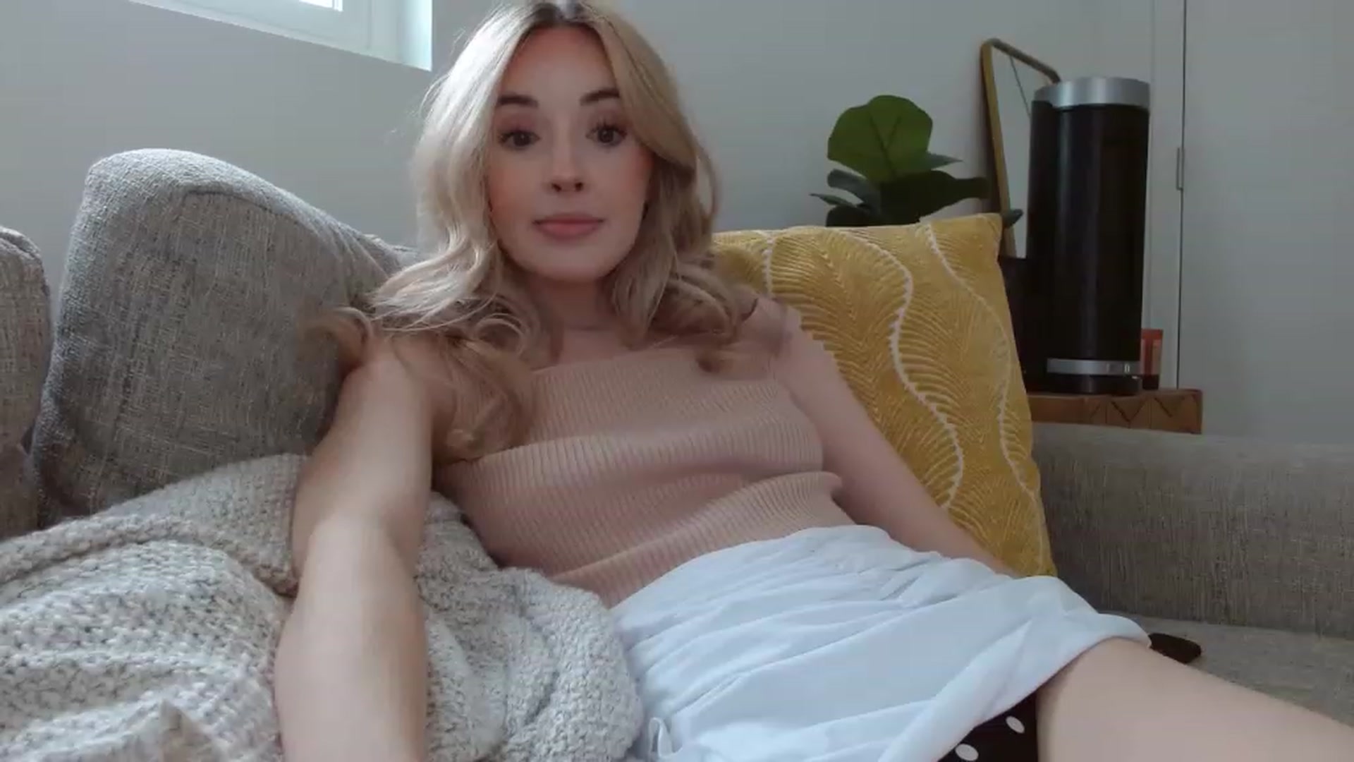 Gallery image thumbnail from Vegansoda's myfreecams stream on, 04/22/2023, 21:57 image 19 of 20
