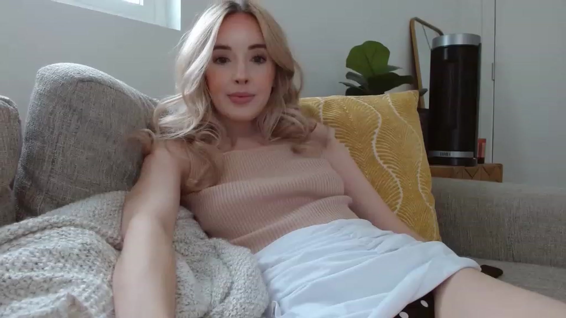 Gallery image thumbnail from Vegansoda's myfreecams stream on, 04/22/2023, 21:57 image 18 of 20