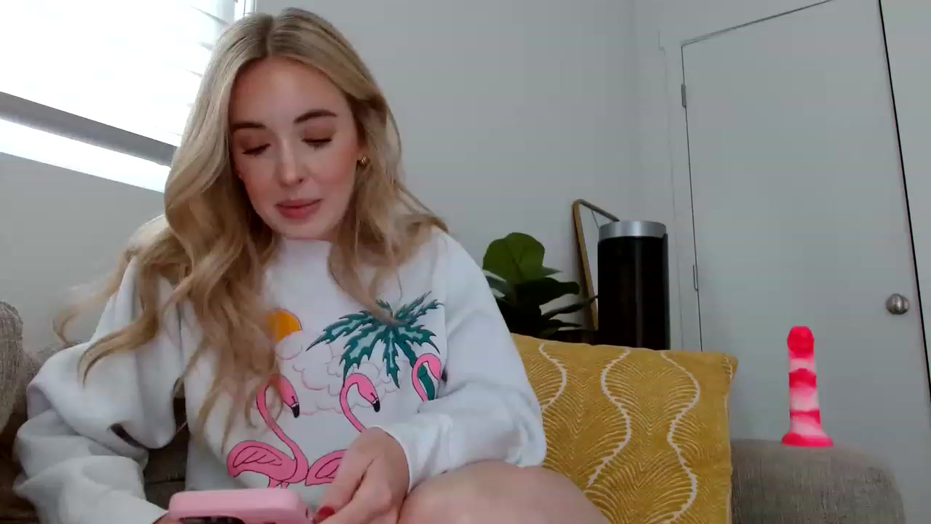 Gallery image thumbnail from Vegansoda's myfreecams stream on, 05/04/2023, 21:53 image 4 of 20