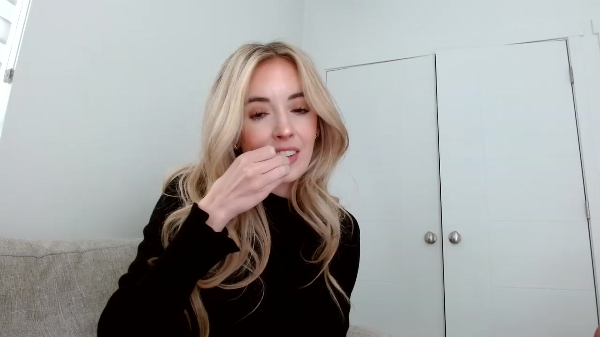 Gallery image thumbnail from Vegansoda's myfreecams stream on, 05/05/2023, 23:17 image 10 of 20