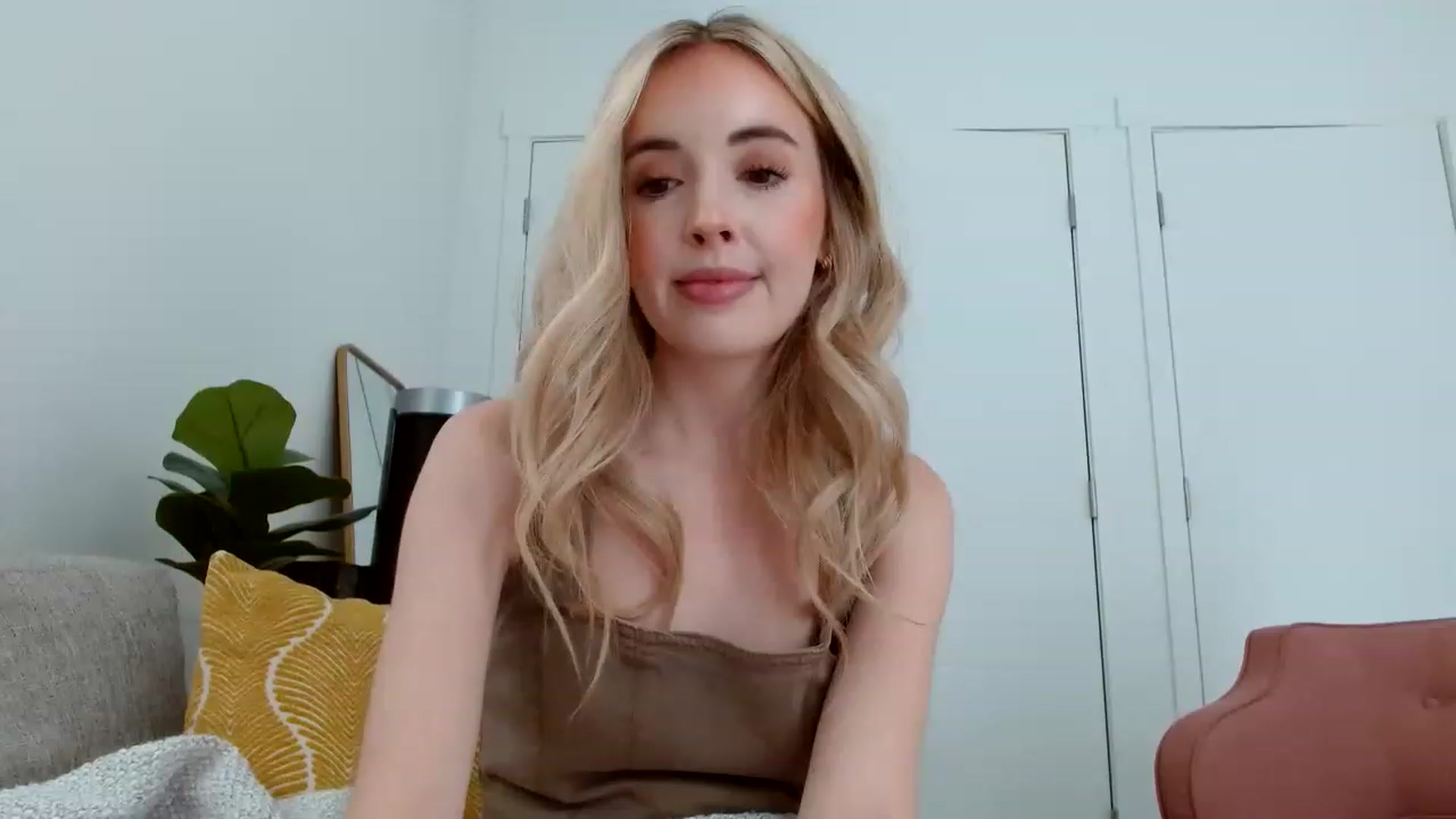 Gallery image thumbnail from Vegansoda's myfreecams stream on, 05/06/2023, 18:32 image 20 of 20