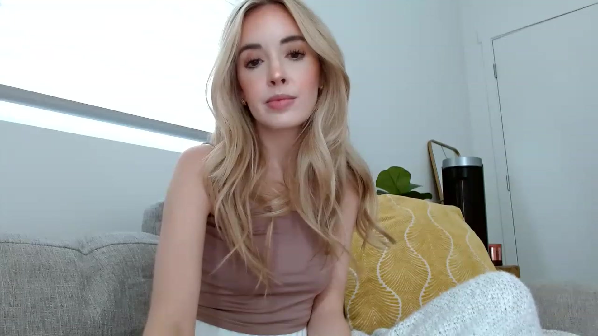 Gallery image thumbnail from Vegansoda's myfreecams stream on, 05/08/2023, 20:44 image 11 of 20