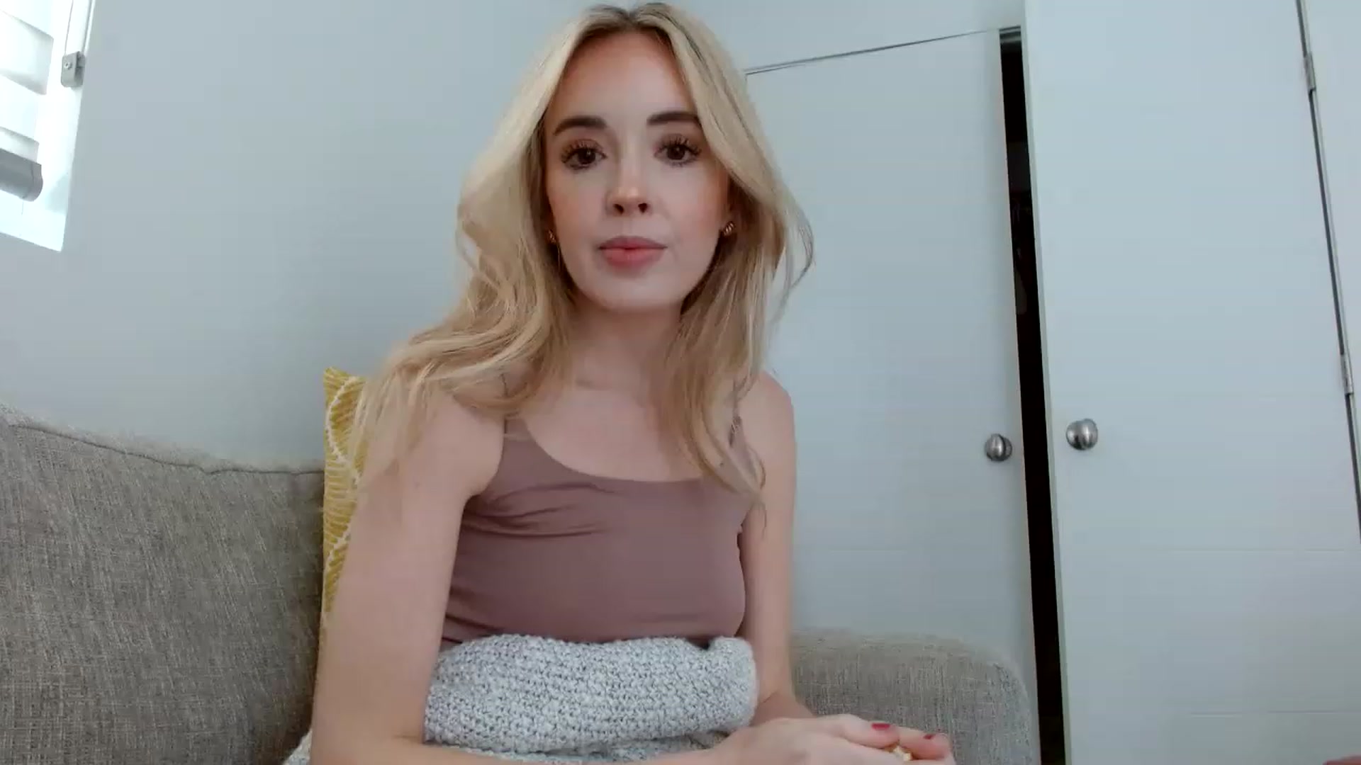 Gallery image thumbnail from Vegansoda's myfreecams stream on, 05/08/2023, 20:44 image 1 of 20