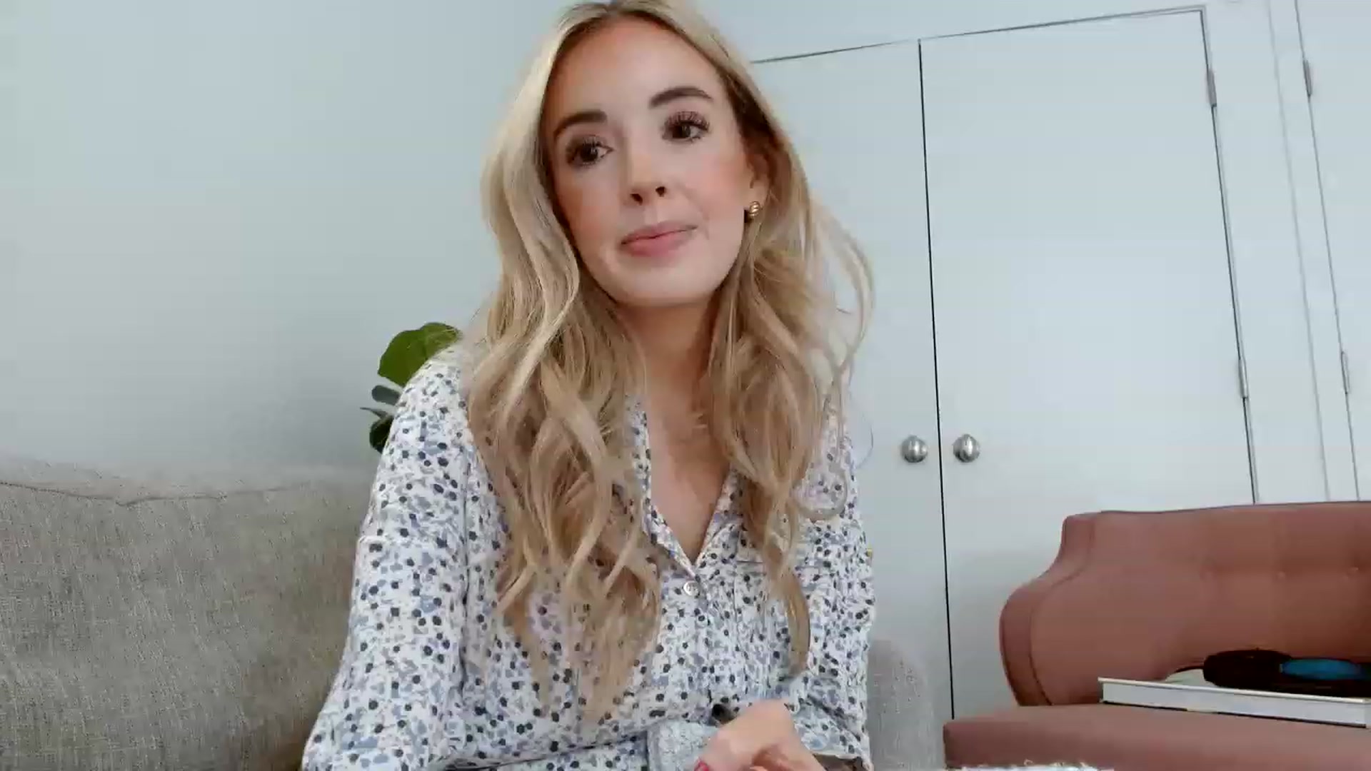 Gallery image thumbnail from Vegansoda's myfreecams stream on, 05/12/2023, 17:59 image 16 of 20