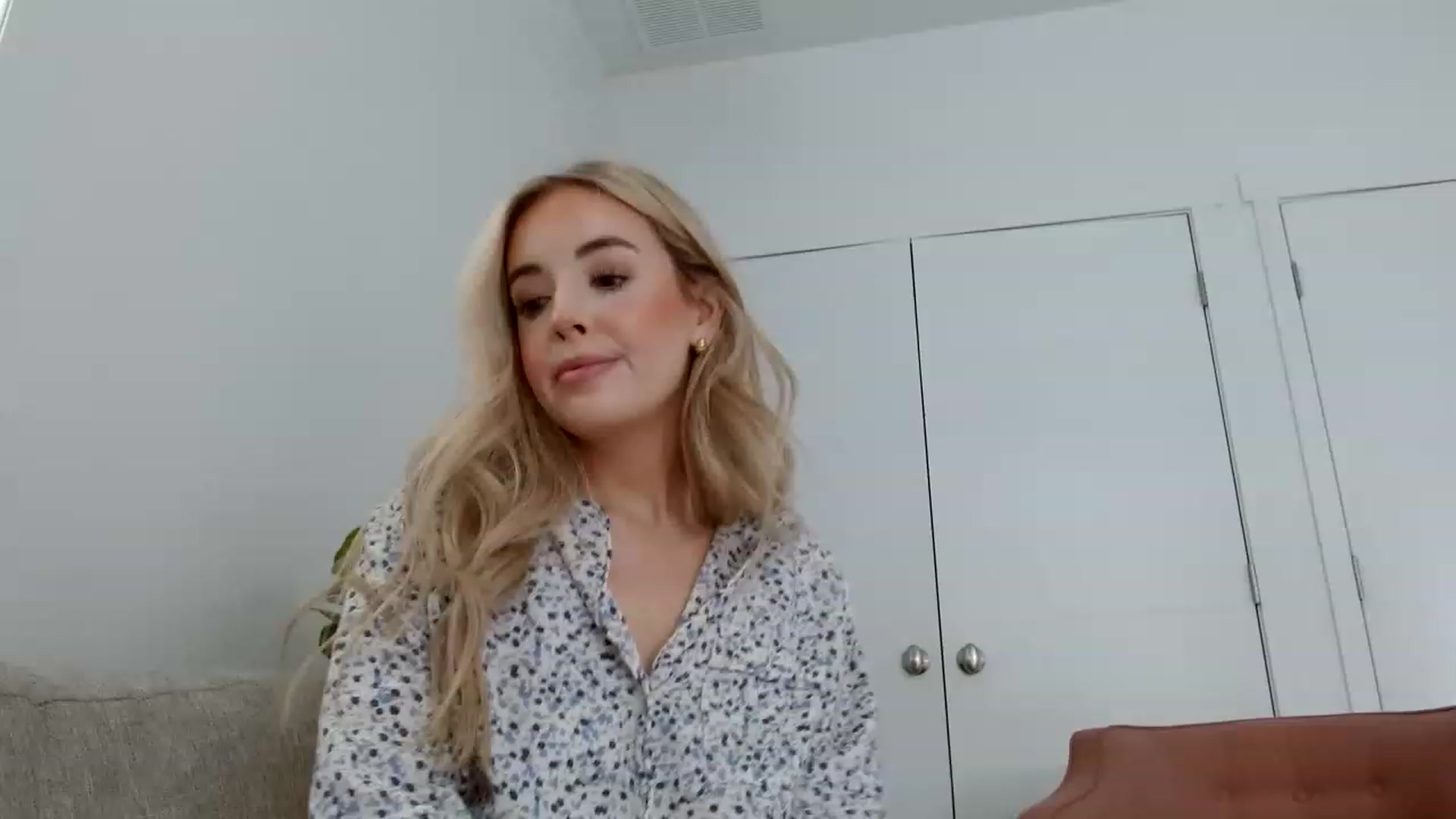 Gallery image thumbnail from Vegansoda's myfreecams stream on, 05/12/2023, 17:59 image 7 of 20