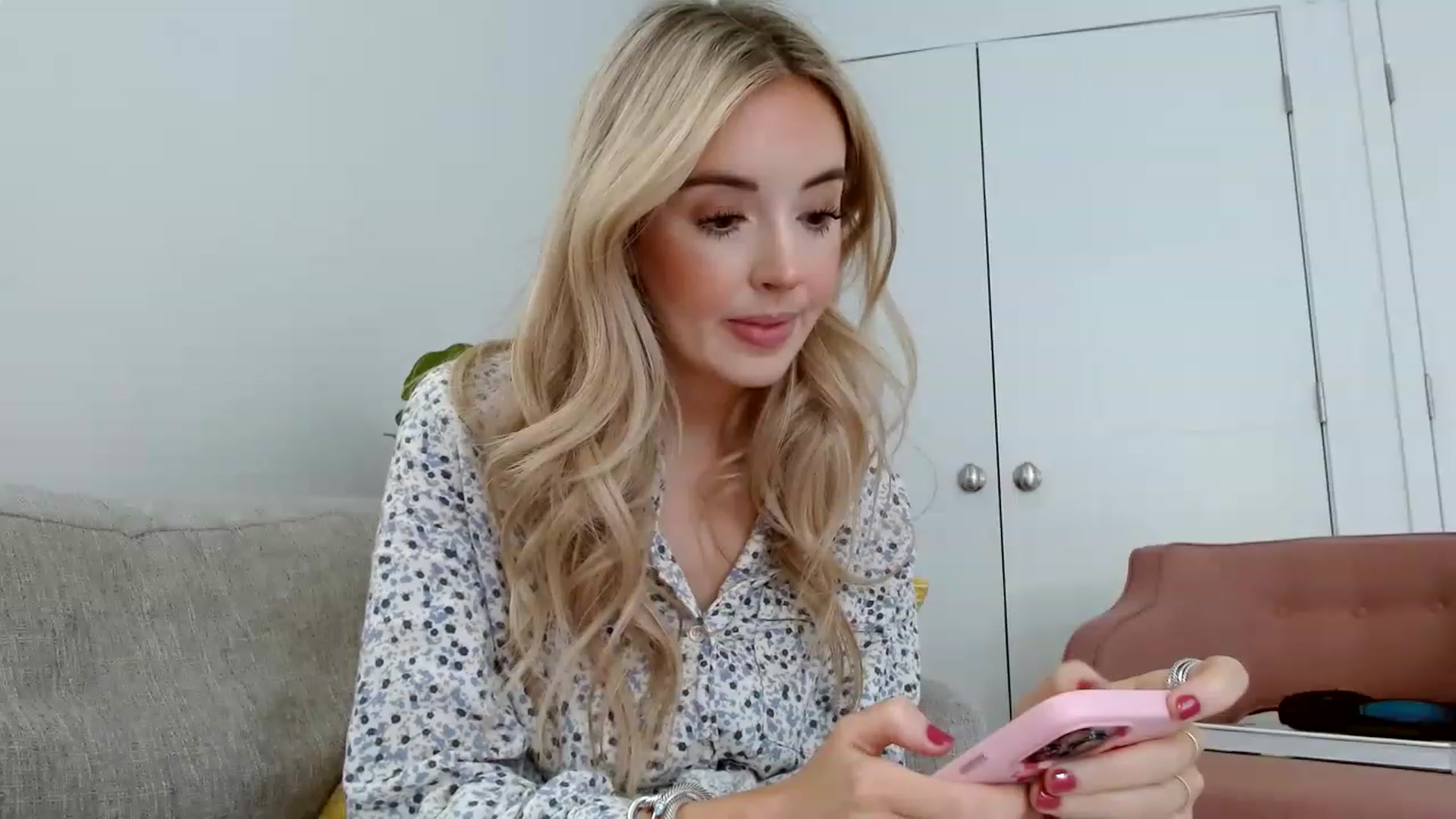 Gallery image thumbnail from Vegansoda's myfreecams stream on, 05/12/2023, 17:59 image 19 of 20