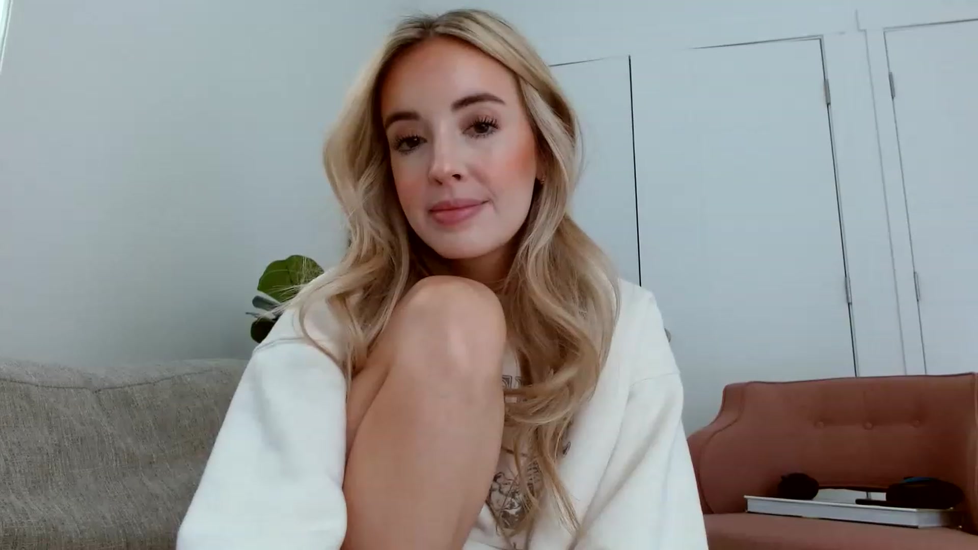 Gallery image thumbnail from Vegansoda's myfreecams stream on, 05/13/2023, 19:25 image 13 of 20