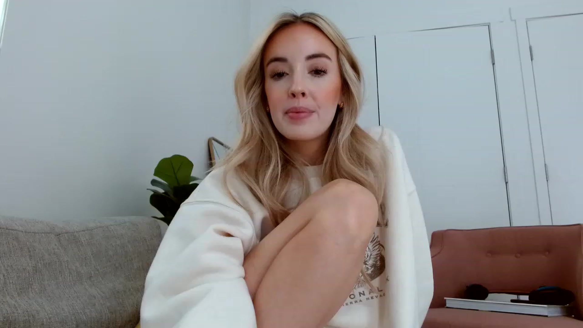 Gallery image thumbnail from Vegansoda's myfreecams stream on, 05/13/2023, 19:25 image 9 of 20
