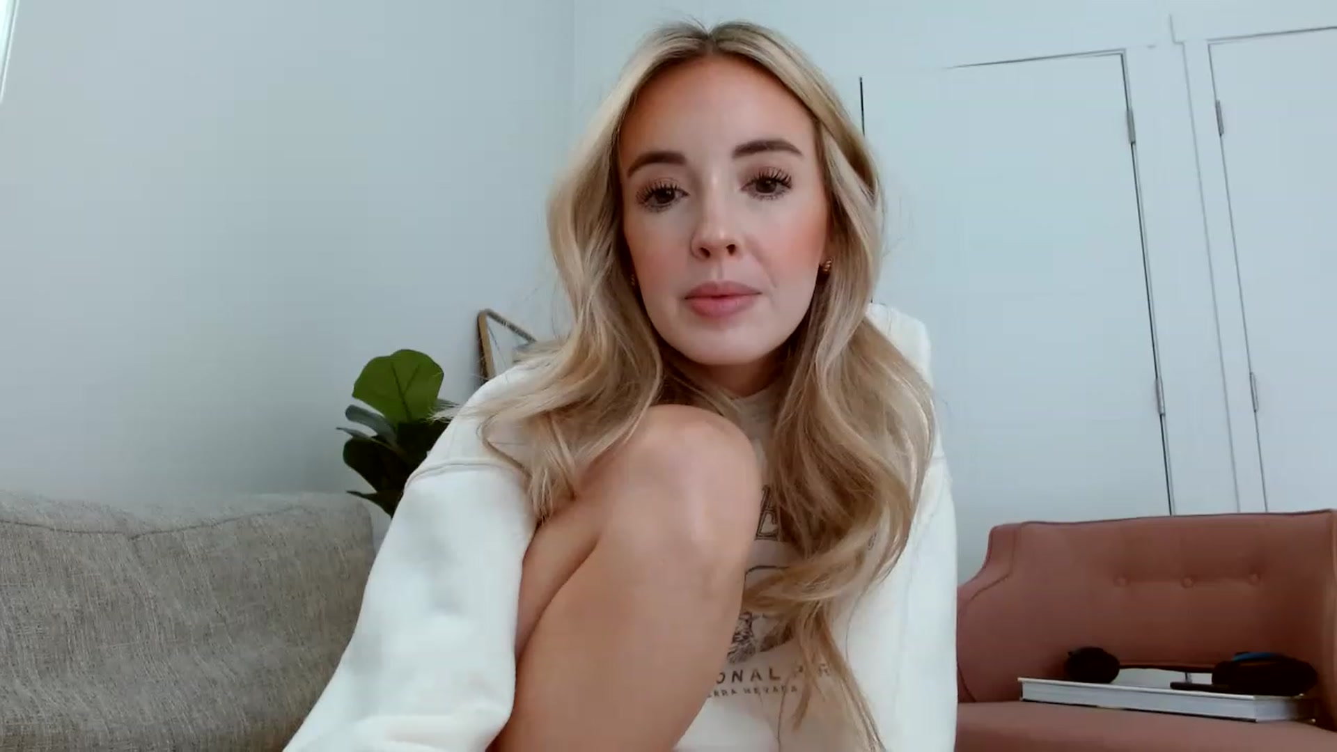 Gallery image thumbnail from Vegansoda's myfreecams stream on, 05/13/2023, 19:25 image 16 of 20