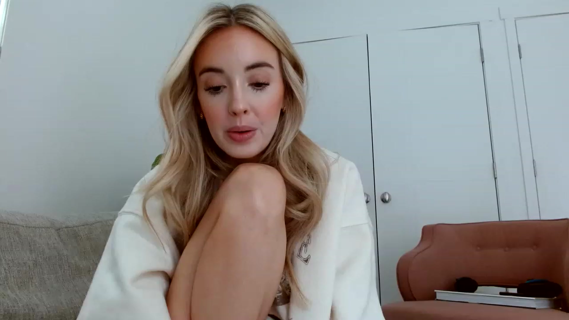 Gallery image thumbnail from Vegansoda's myfreecams stream on, 05/13/2023, 19:25 image 10 of 20